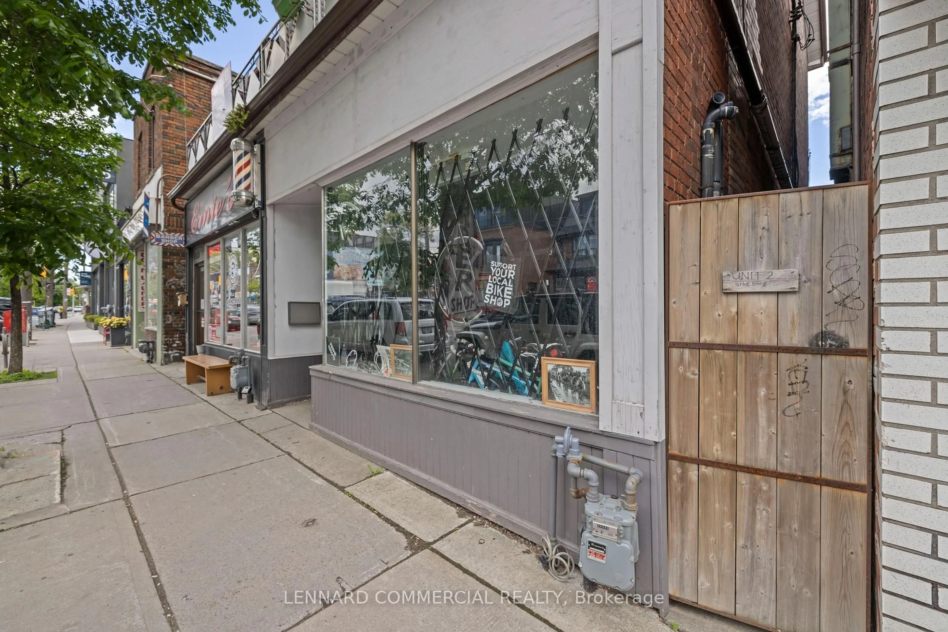 Patio, street for 1157 Davenport Rd, Toronto Ontario M6H 2G4
