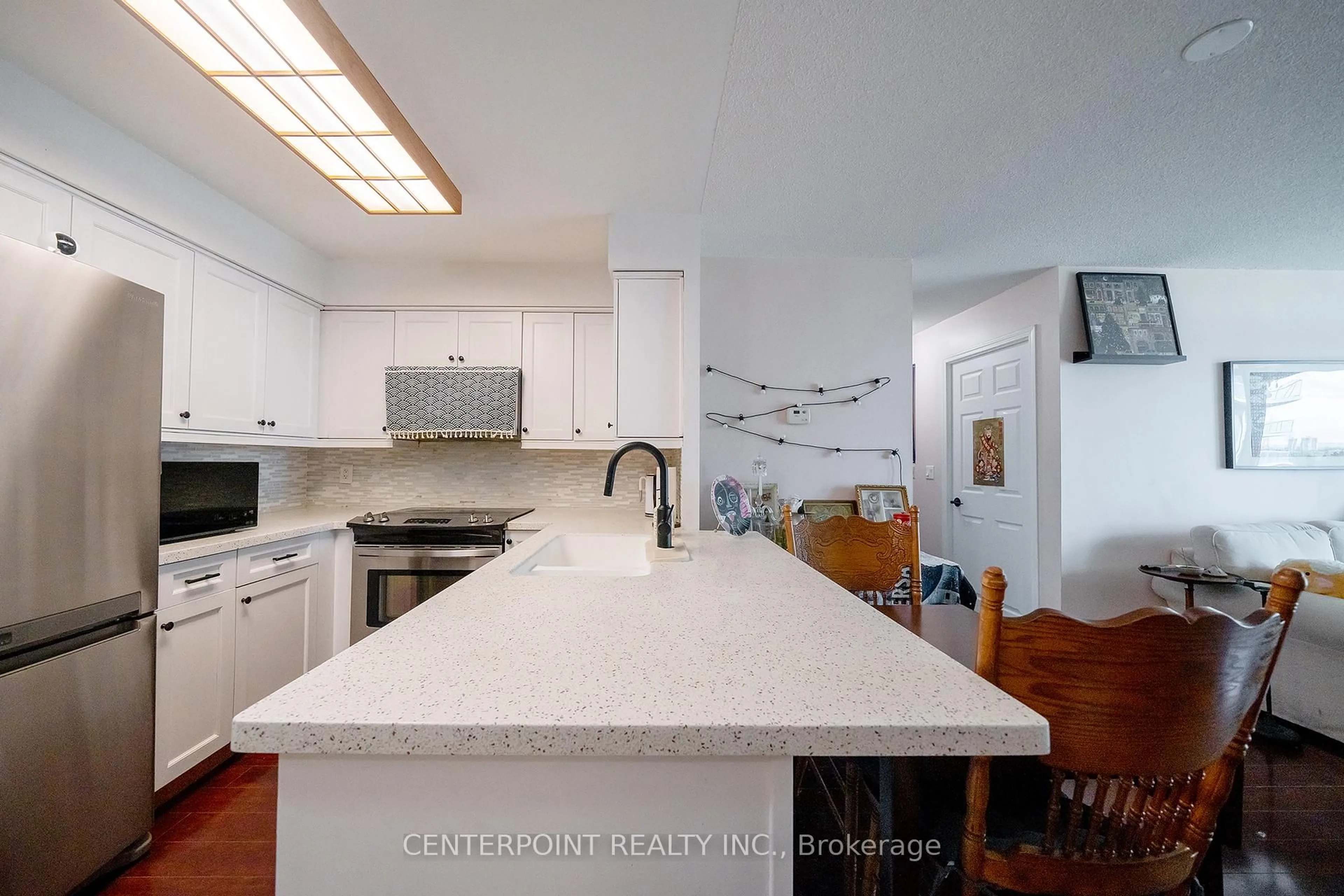Open concept kitchen, ceramic/tile floor for 5500 Yonge St #708, Toronto Ontario M2N 7L1