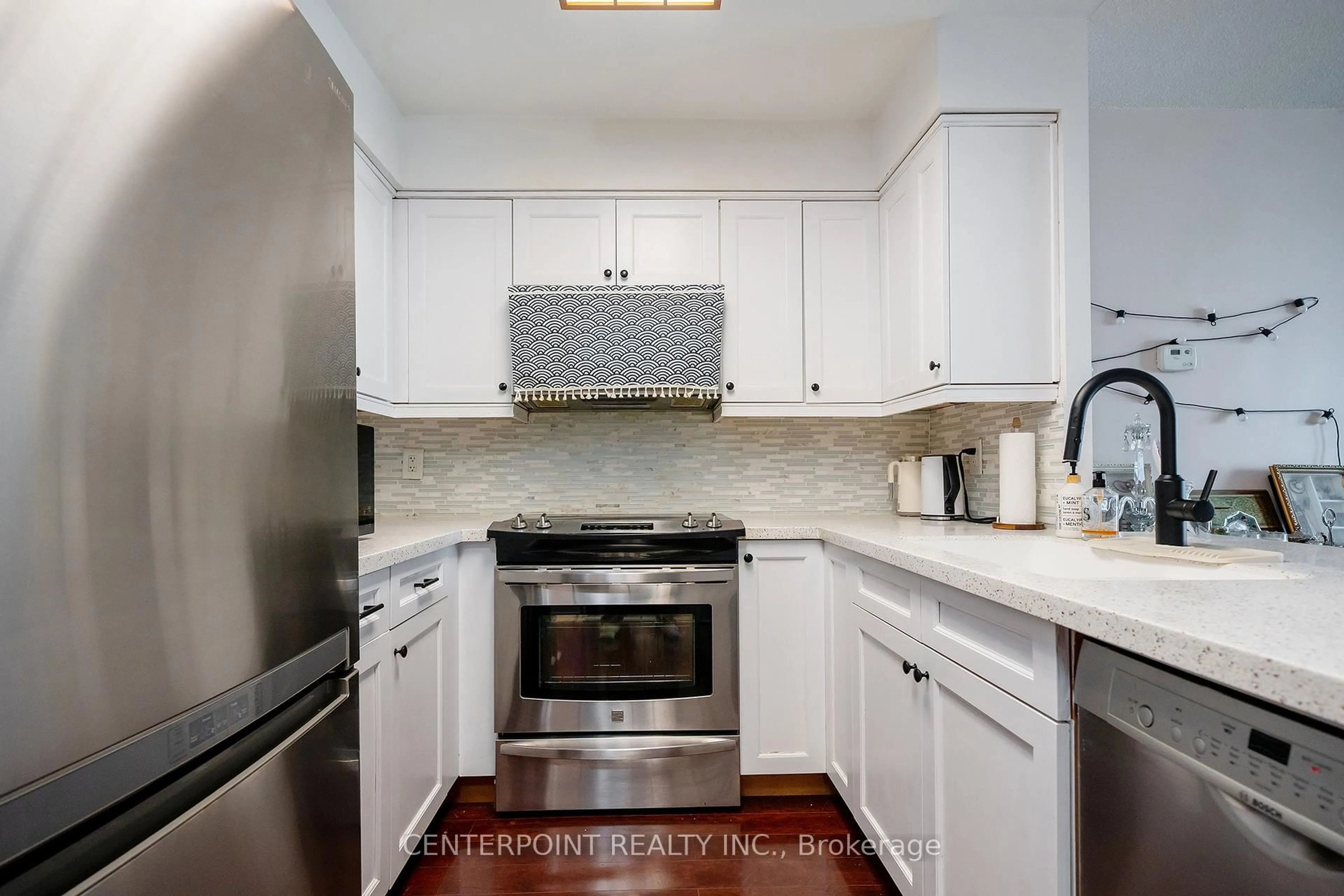 Standard kitchen, unknown for 5500 Yonge St #708, Toronto Ontario M2N 7L1