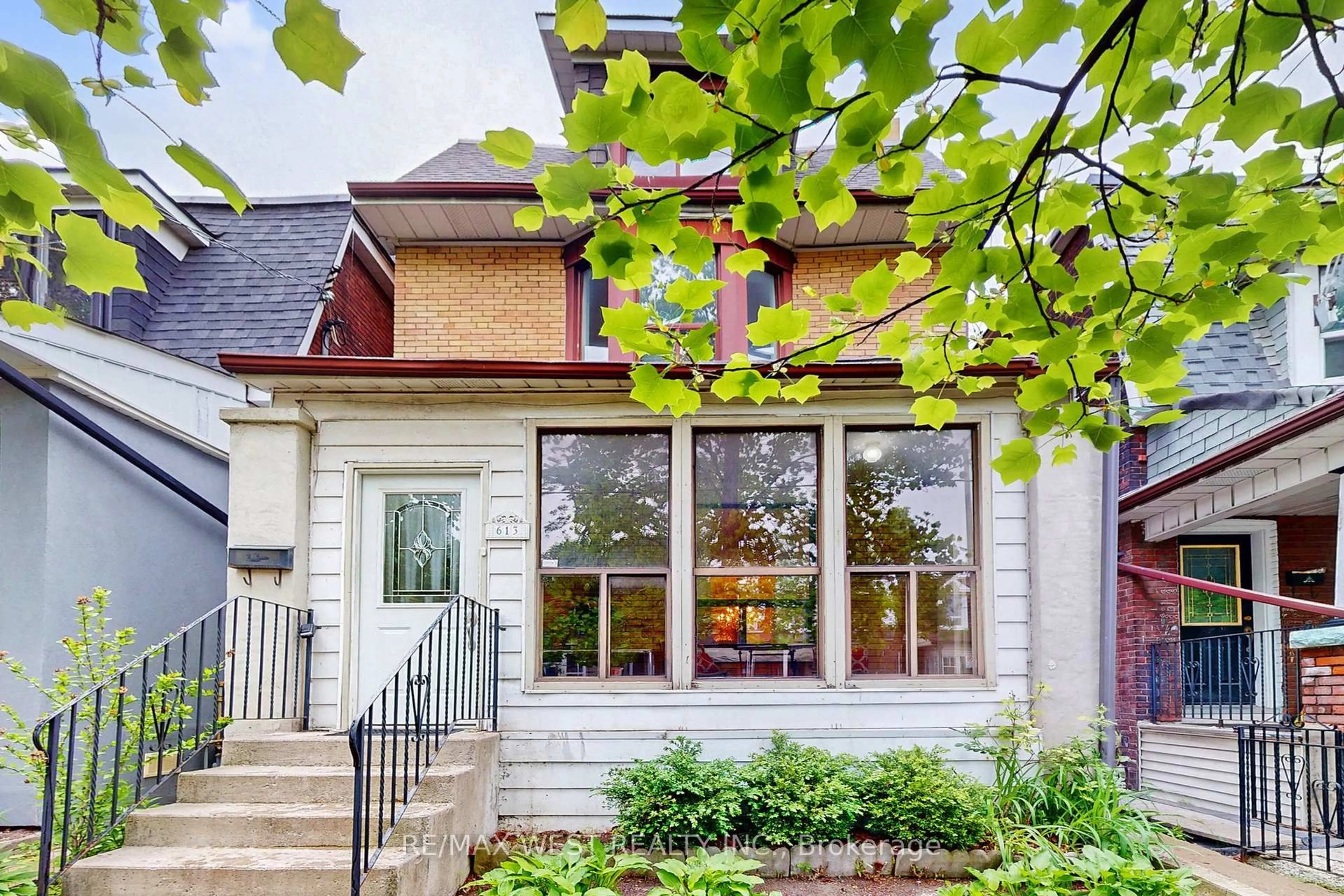 Home with brick exterior material, street for 613 Lansdowne Ave, Toronto Ontario M6H 3Y2