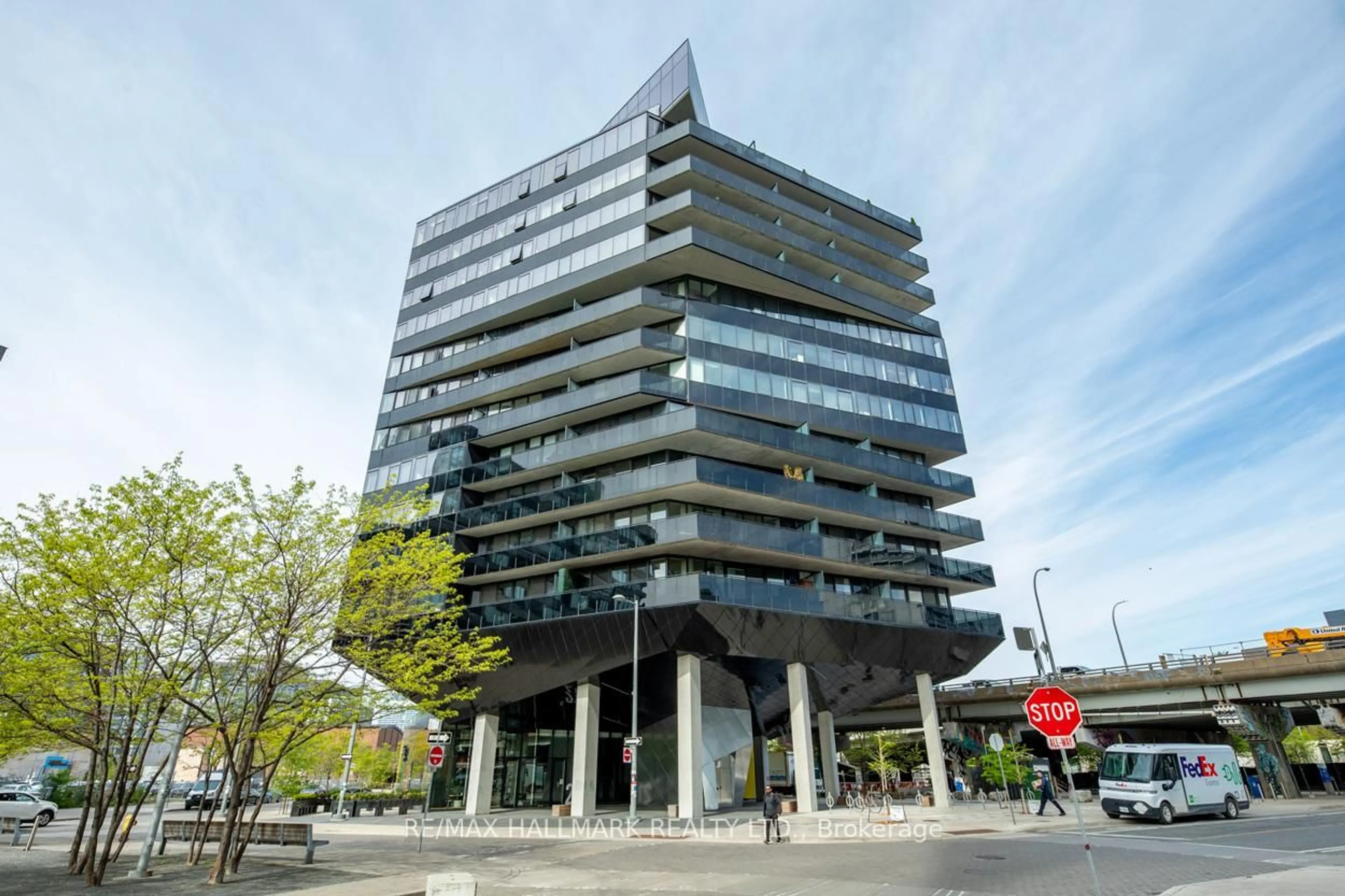 Indoor foyer for 21 Lawren Harris Sq #407, Toronto Ontario M5A 0T4