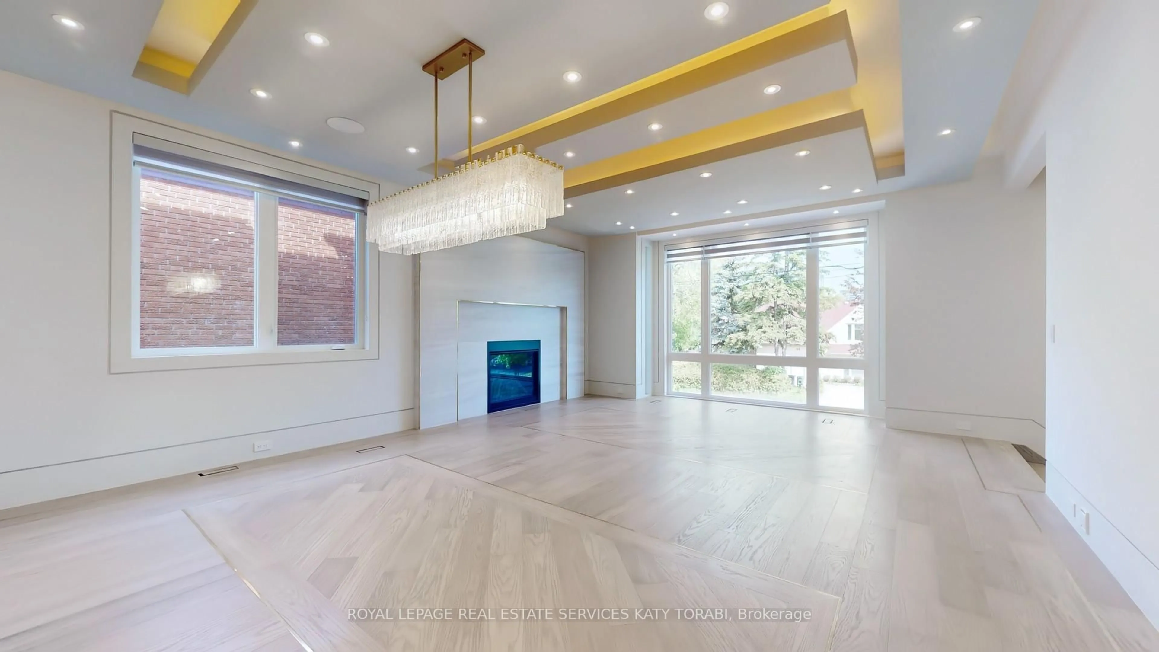 Indoor foyer for 49 Abitibi Ave, Toronto Ontario M2M 2V3