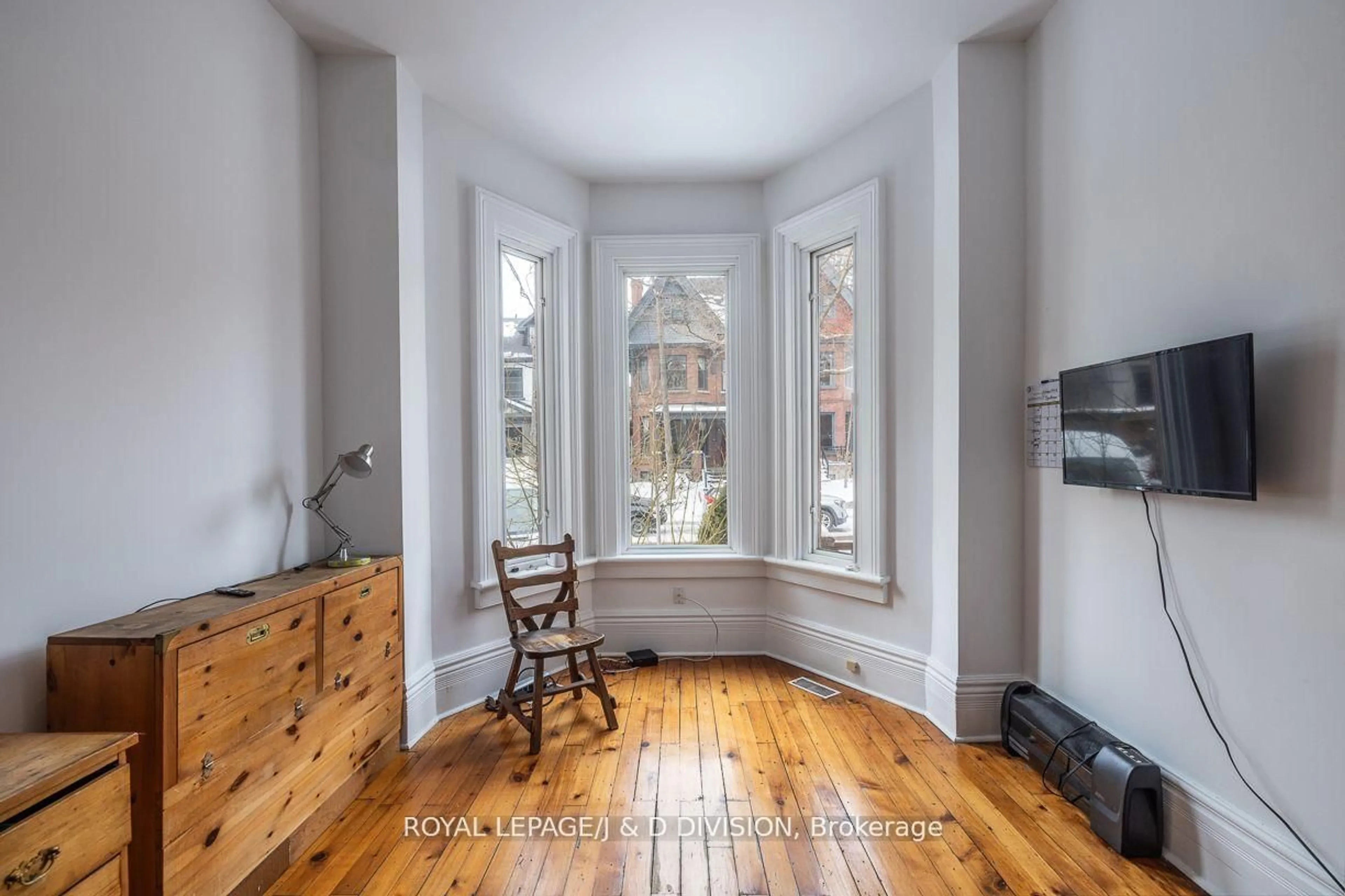 A pic of a room for 187 Crawford St, Toronto Ontario M6J 2V5