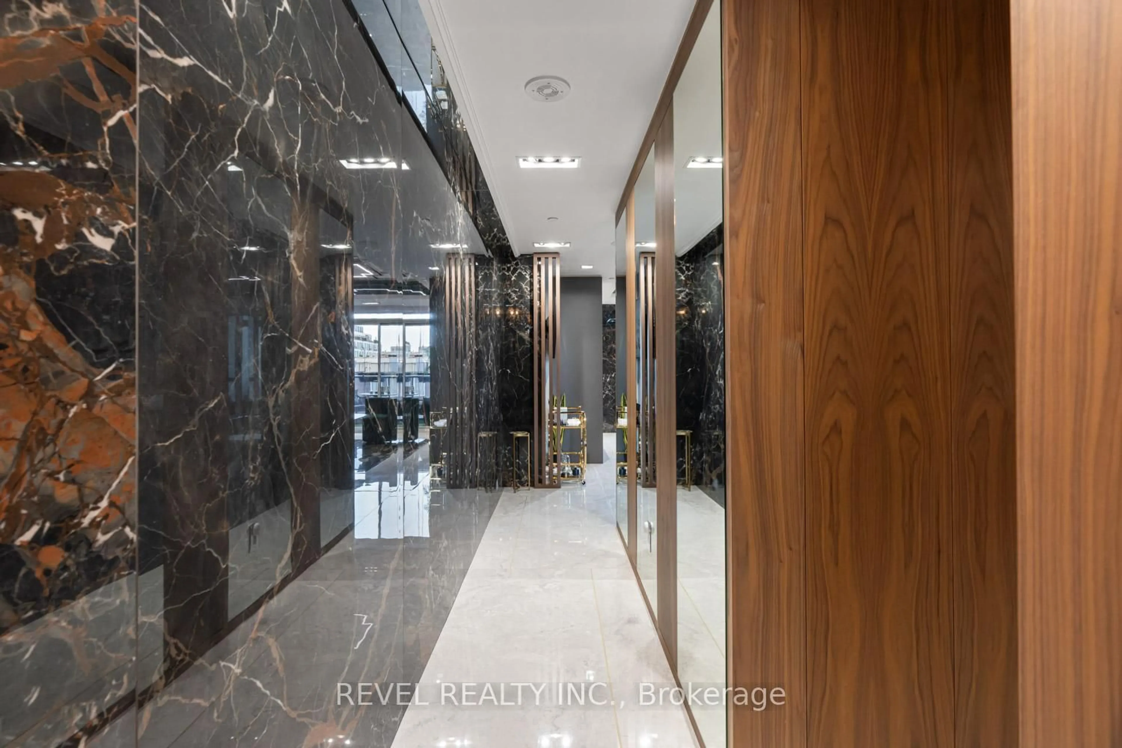 Indoor foyer for 88 Cumberland St #505, Toronto Ontario M5R 0C8