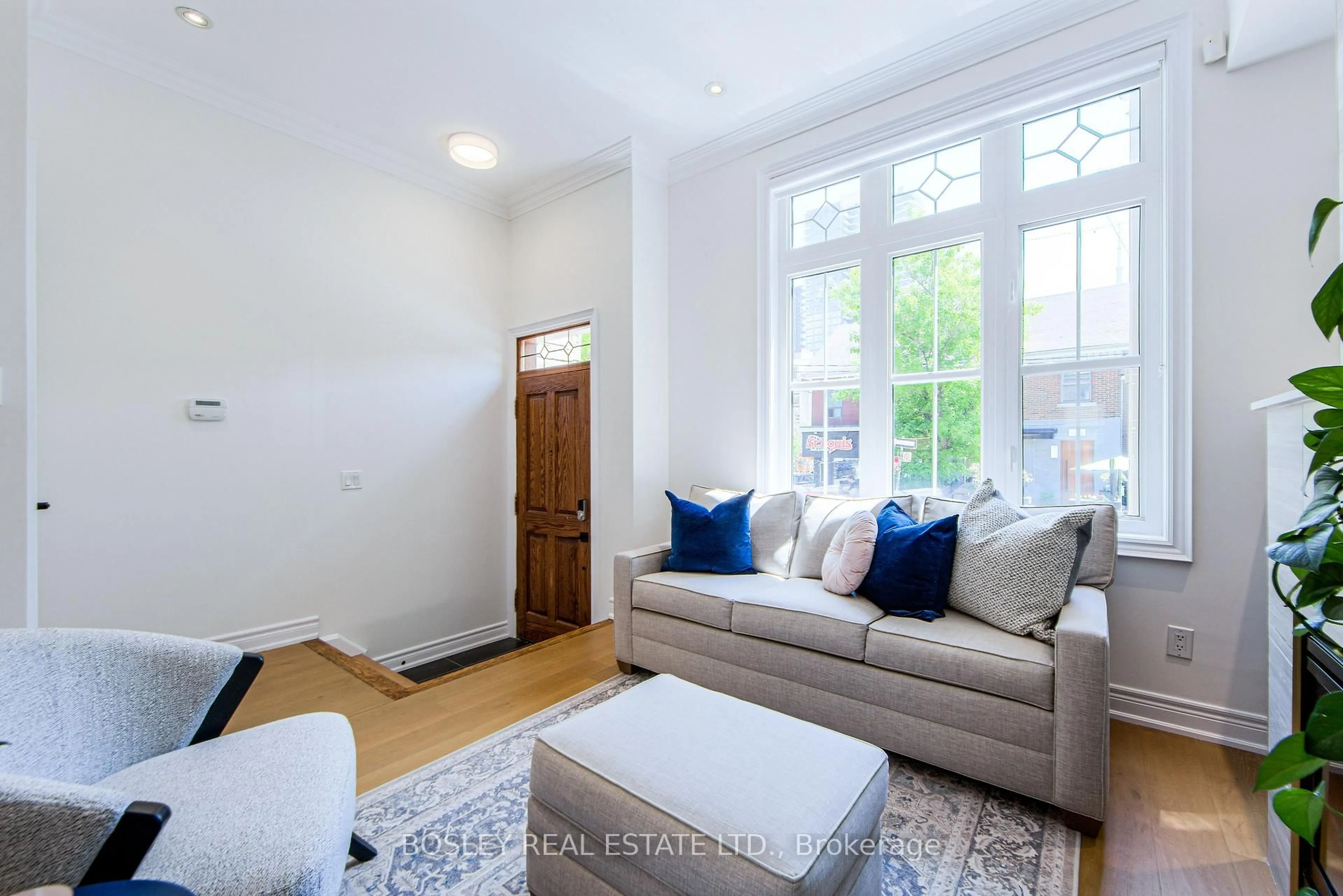 Living room with furniture, unknown for 4 Baldwin St, Toronto Ontario M5T 1L2