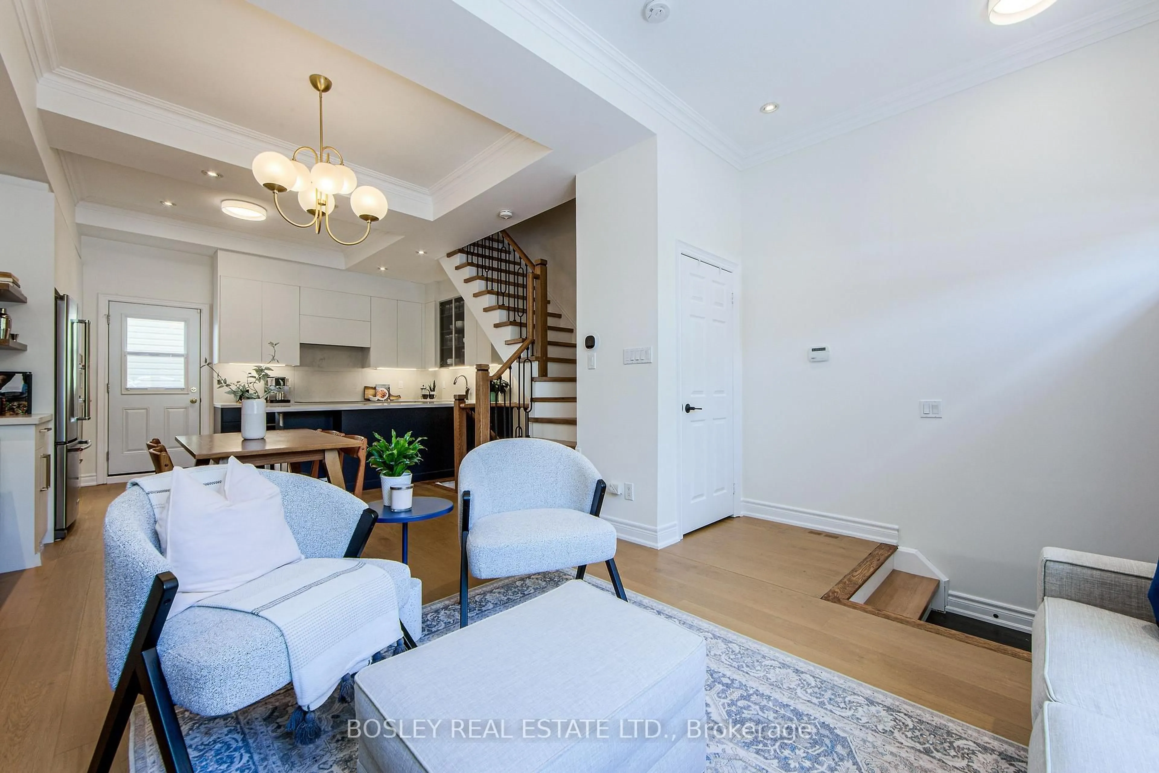 Unknown for 4 Baldwin St, Toronto Ontario M5T 1L2