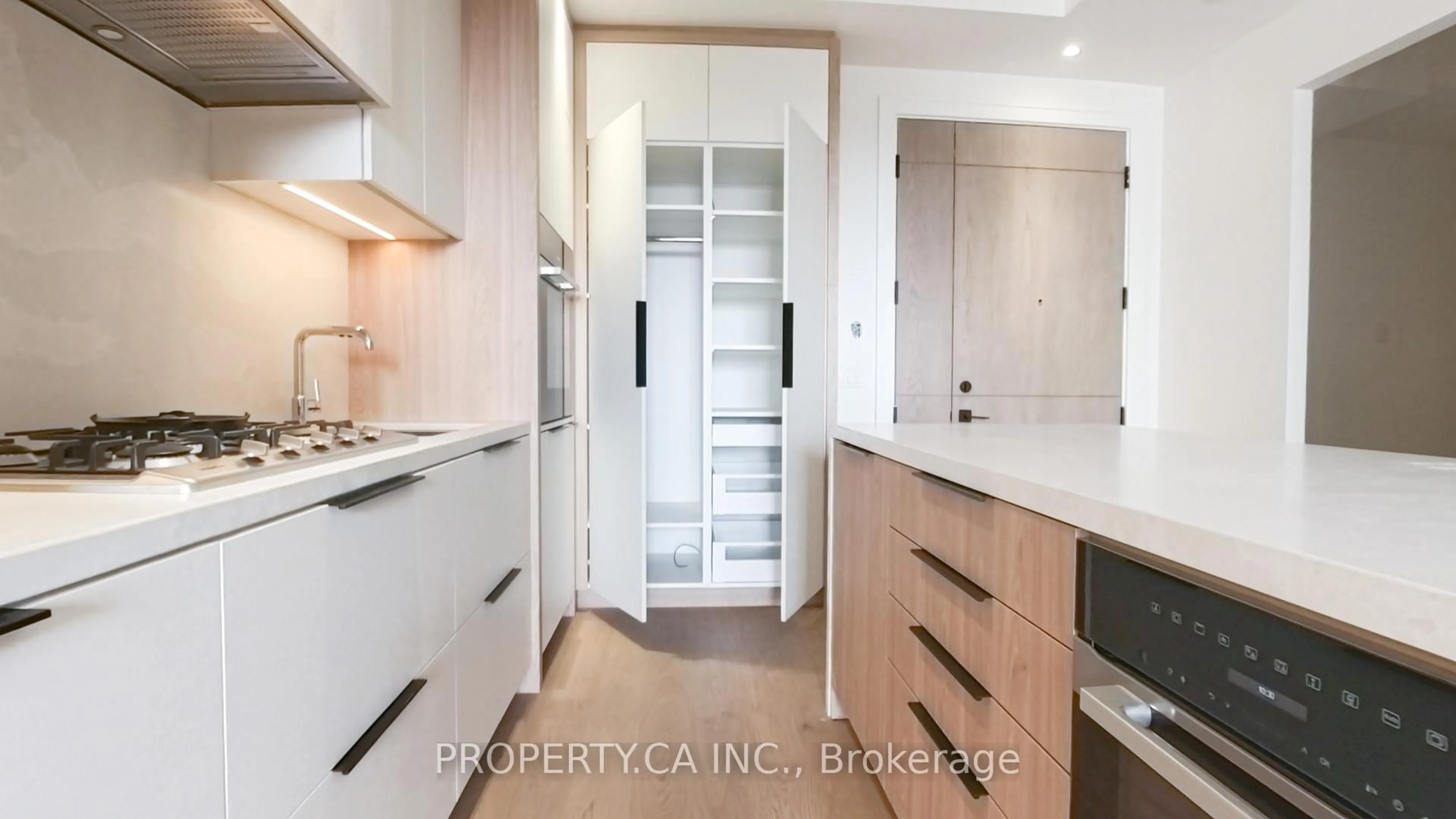 Standard kitchen, unknown for 2 Forest Hill Rd #510, Toronto Ontario M4V 2L3
