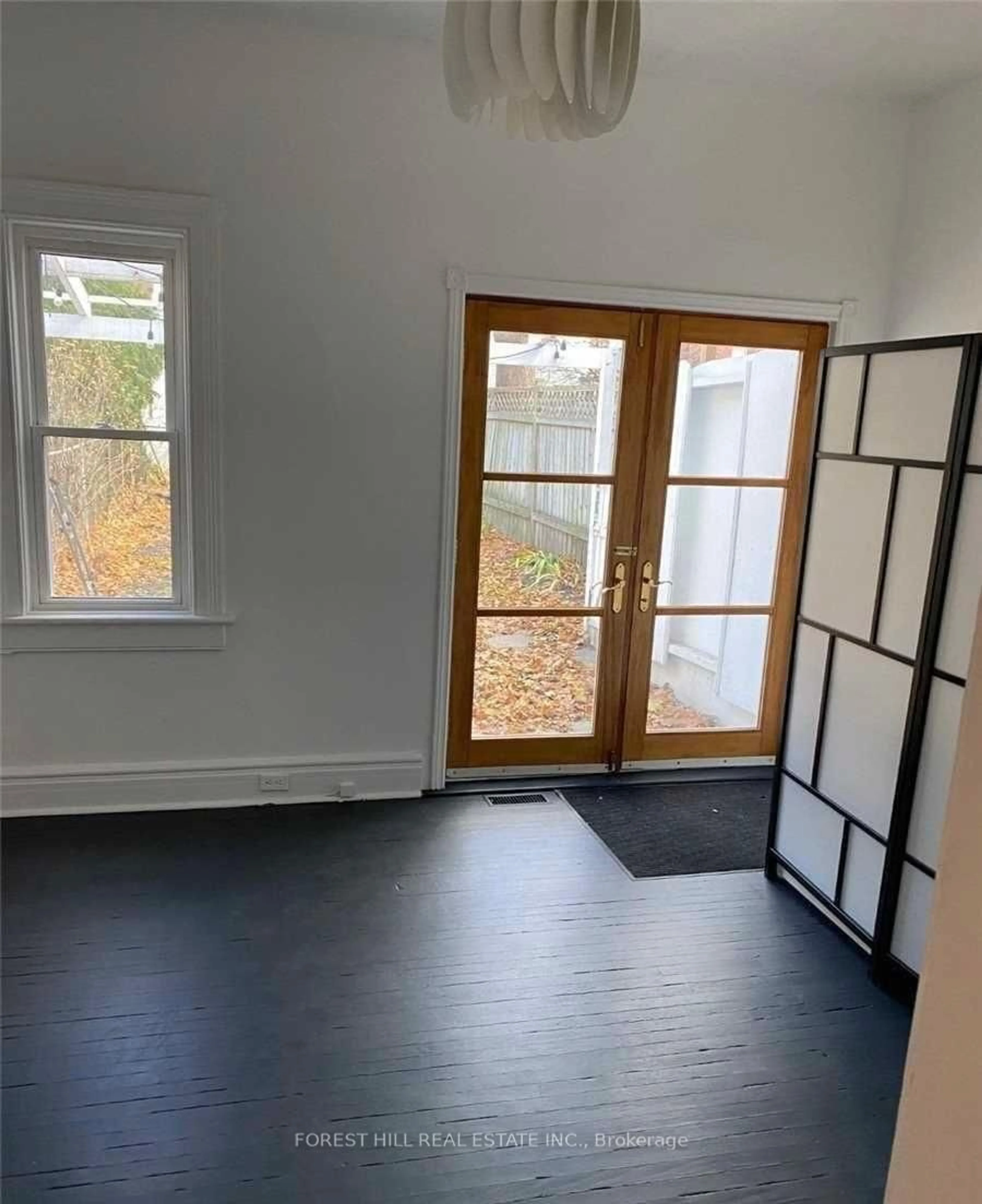 A pic of a room for 625 Crawford St, Toronto Ontario M6G 3K2