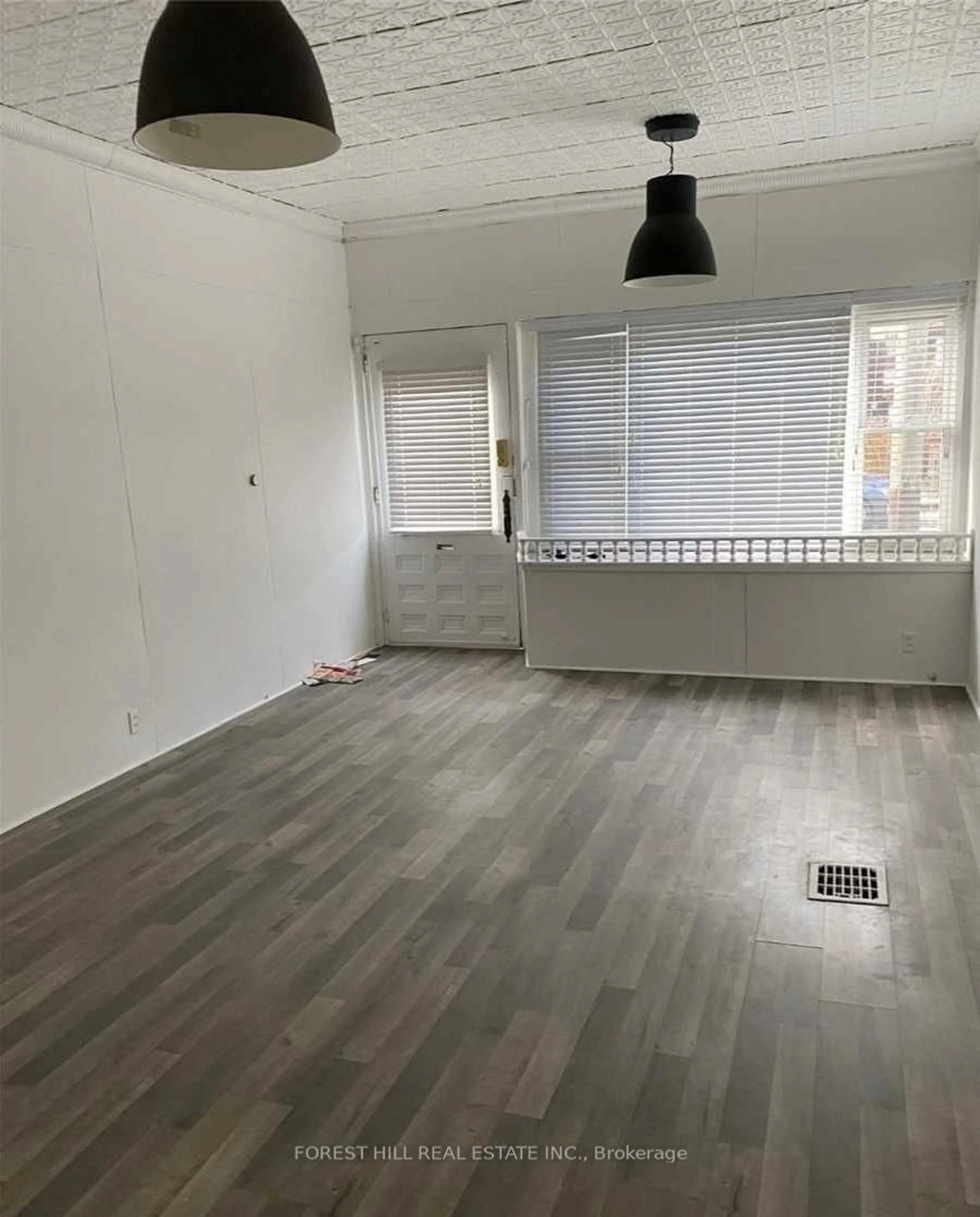 A pic of a room for 625 Crawford St, Toronto Ontario M6G 3K2