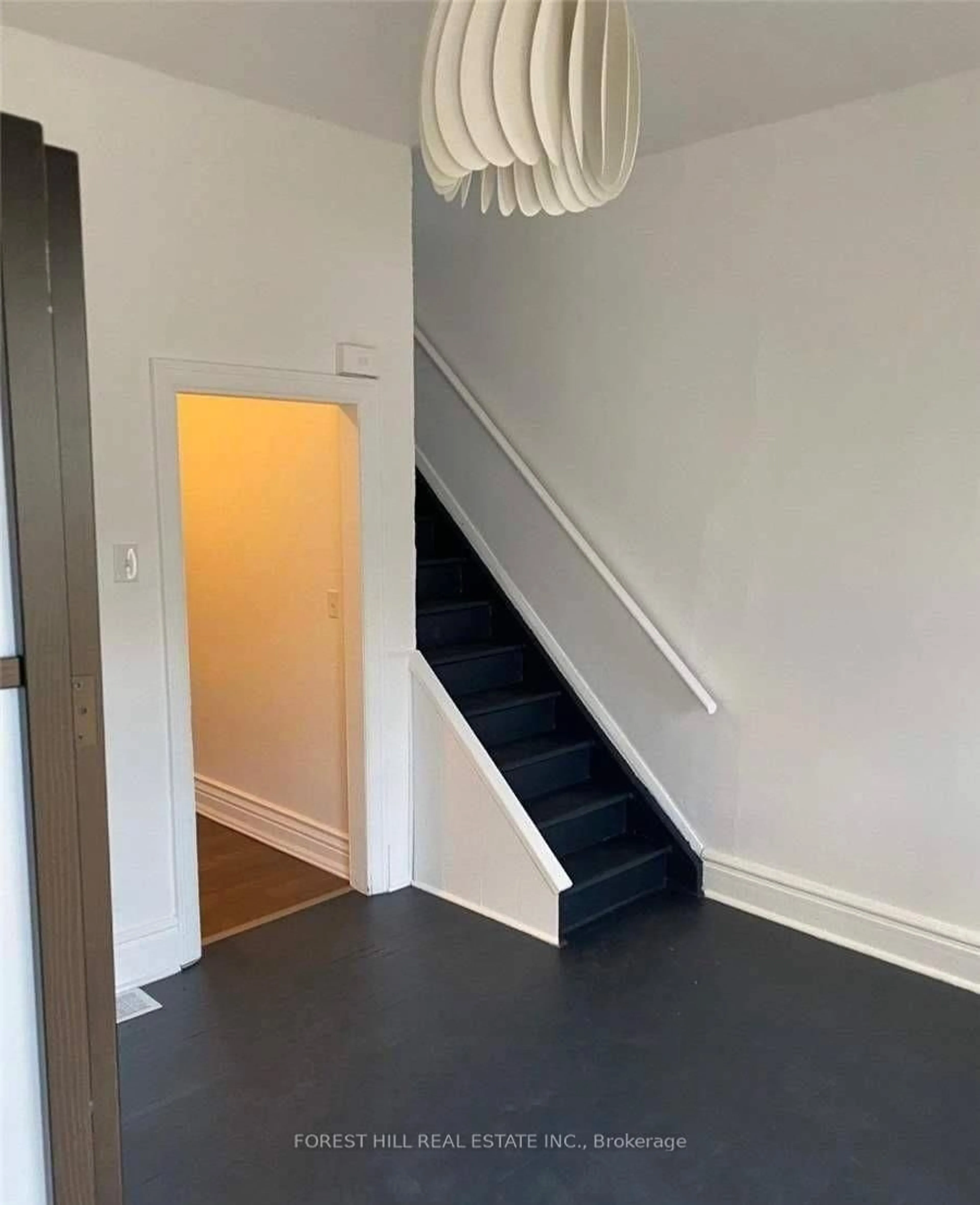 A pic of a room for 625 Crawford St, Toronto Ontario M6G 3K2