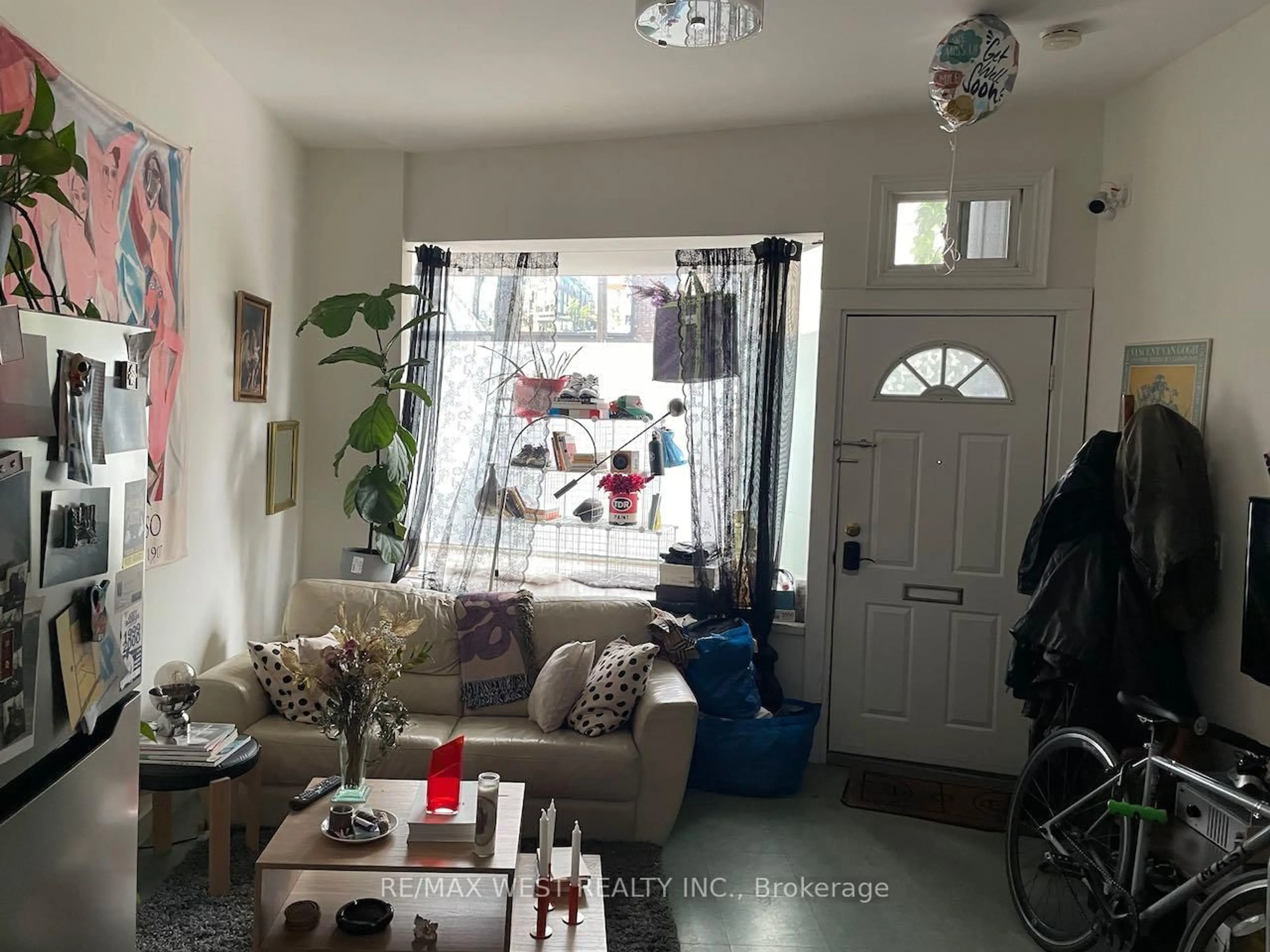 A pic of a room for 1497 Dundas St, Toronto Ontario M6K 1T6