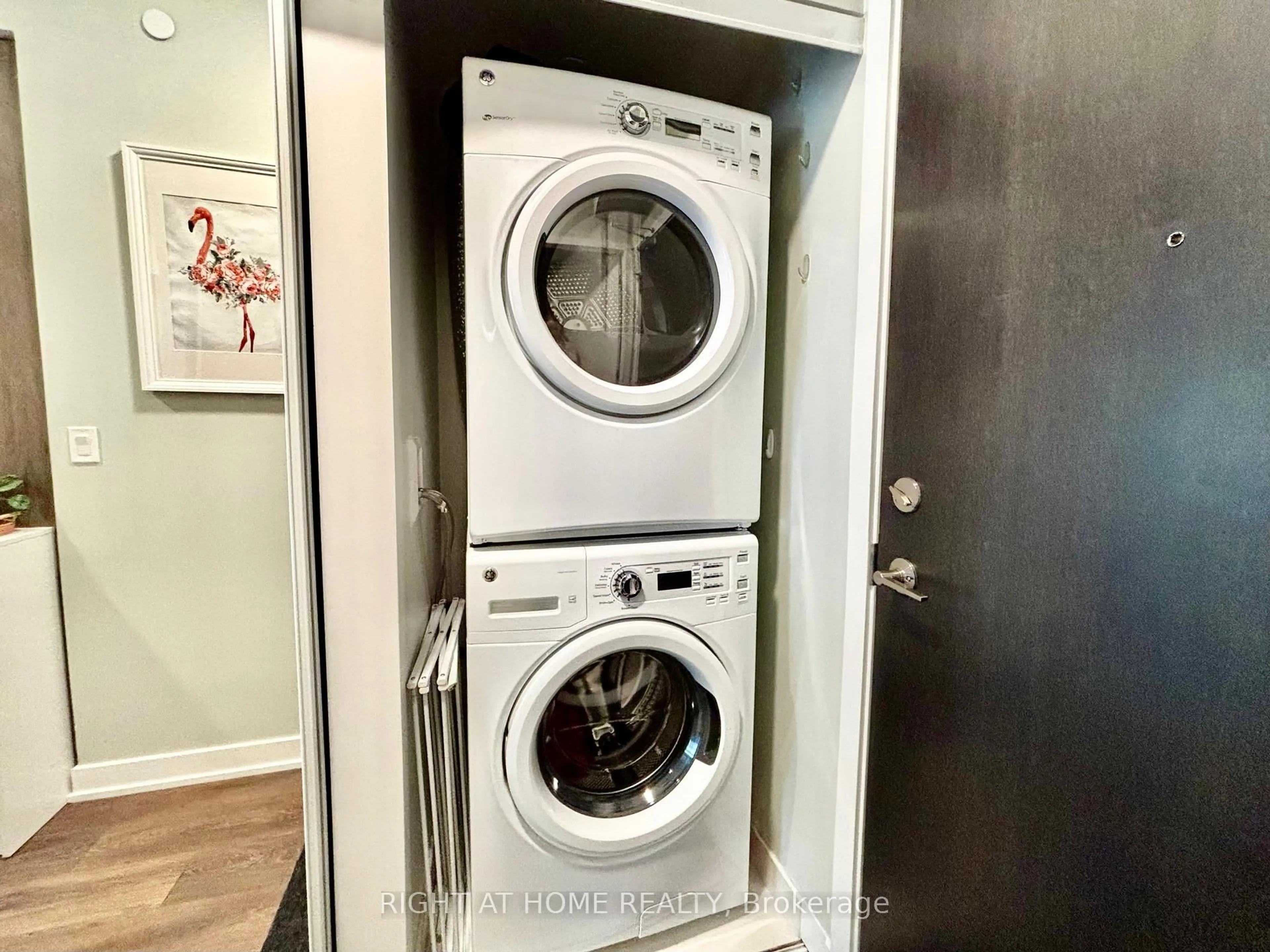 Laundry room for 50 Bruyeres Mews #625, Toronto Ontario M5V 0H8
