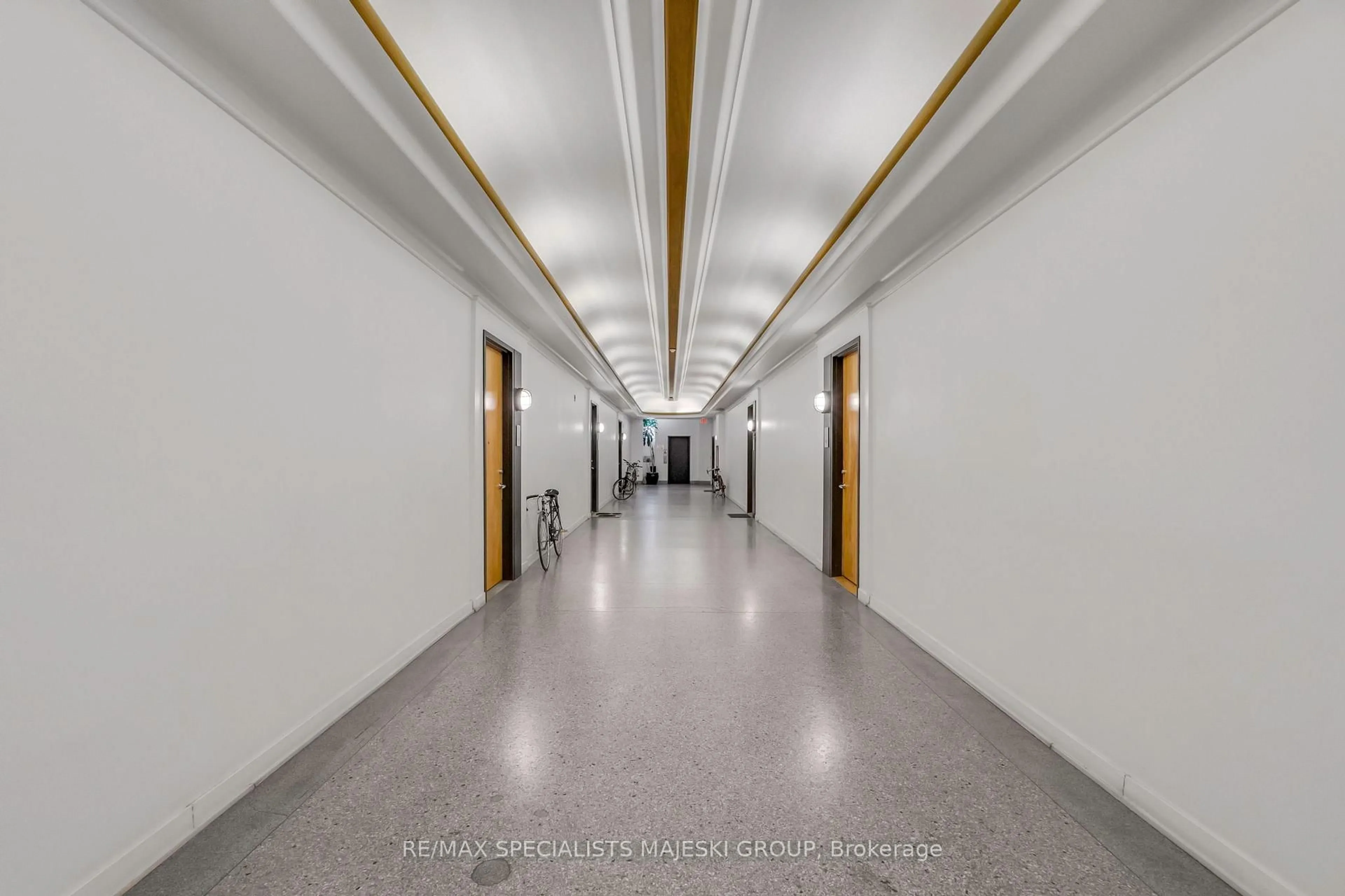 Unknown for 21 Nassau St #206, Toronto Ontario M5T 3K6