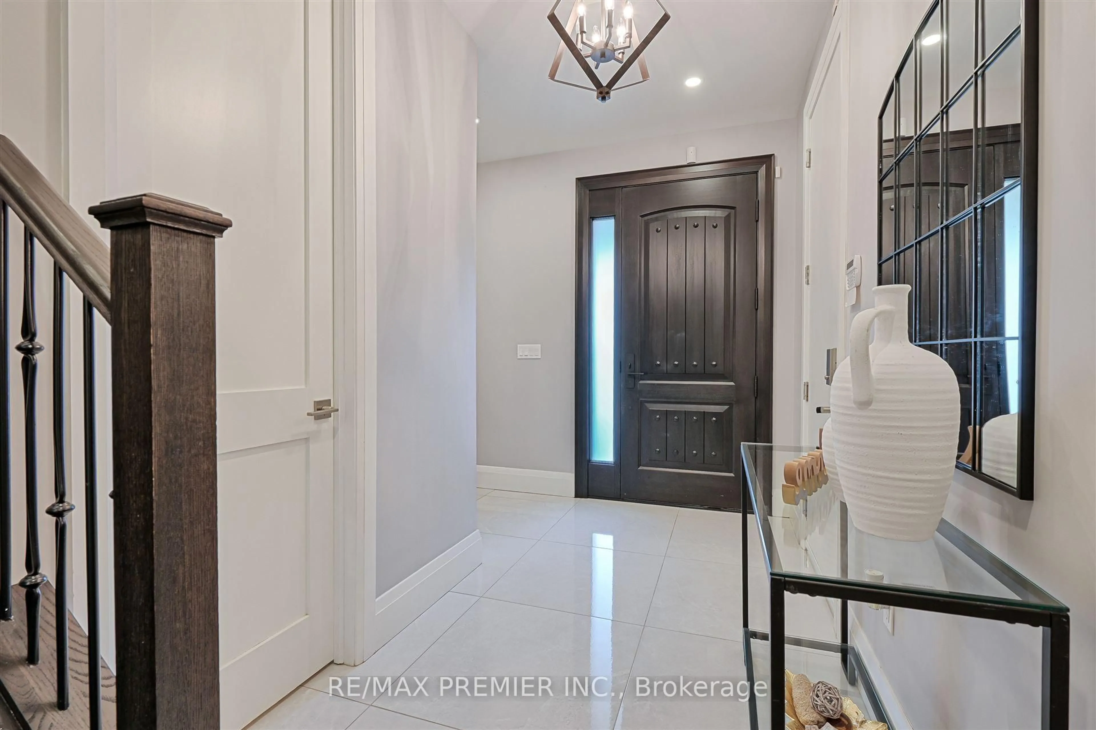 Indoor entryway for 16 Leith Pl, Toronto Ontario M4N 2R8
