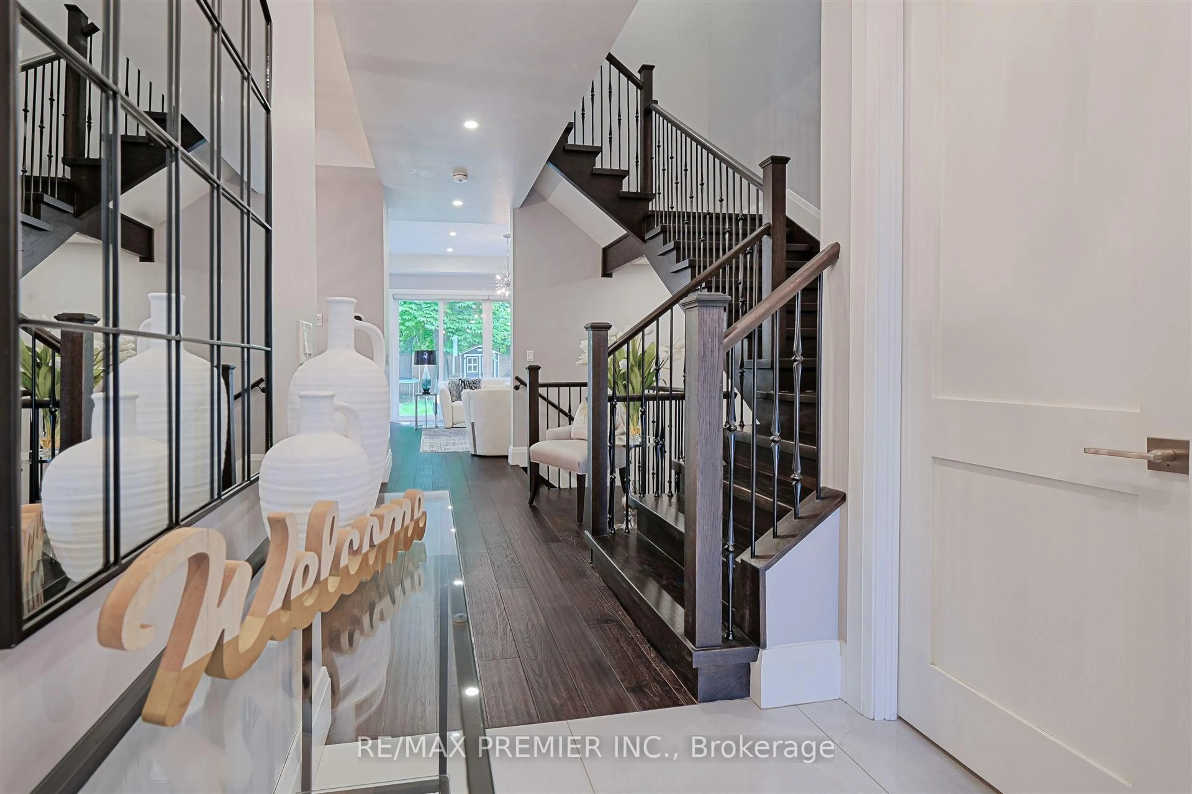 Indoor entryway for 16 Leith Pl, Toronto Ontario M4N 2R8
