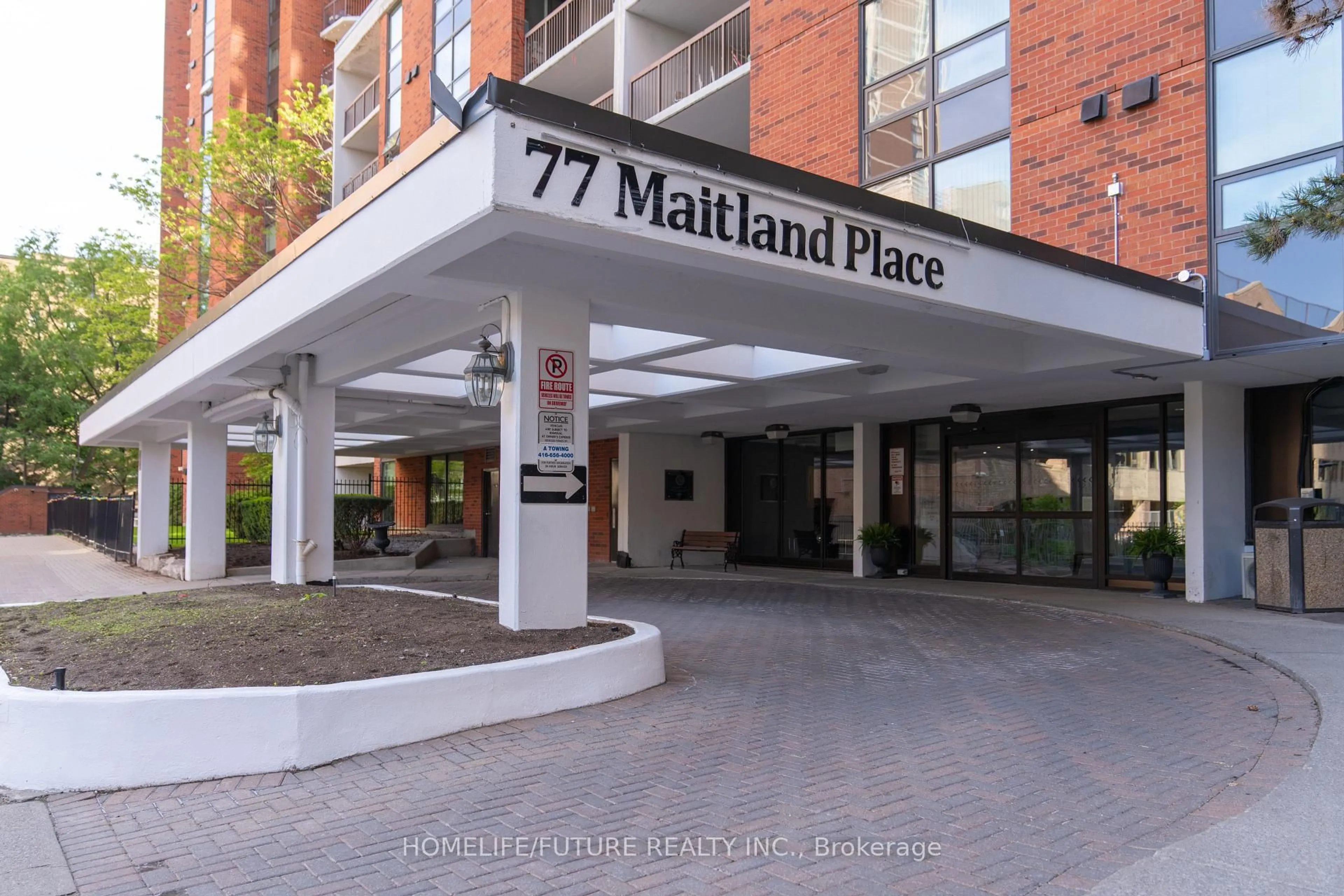 Indoor foyer for 77 Maitland Pl #1004, Toronto Ontario M4V 2V6
