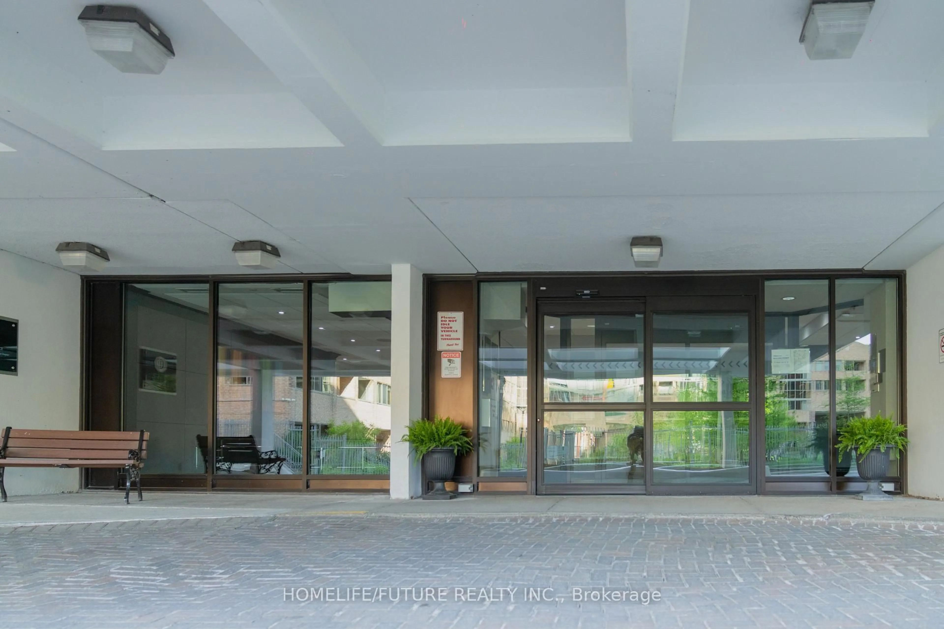 Indoor foyer for 77 Maitland Pl #1004, Toronto Ontario M4V 2V6