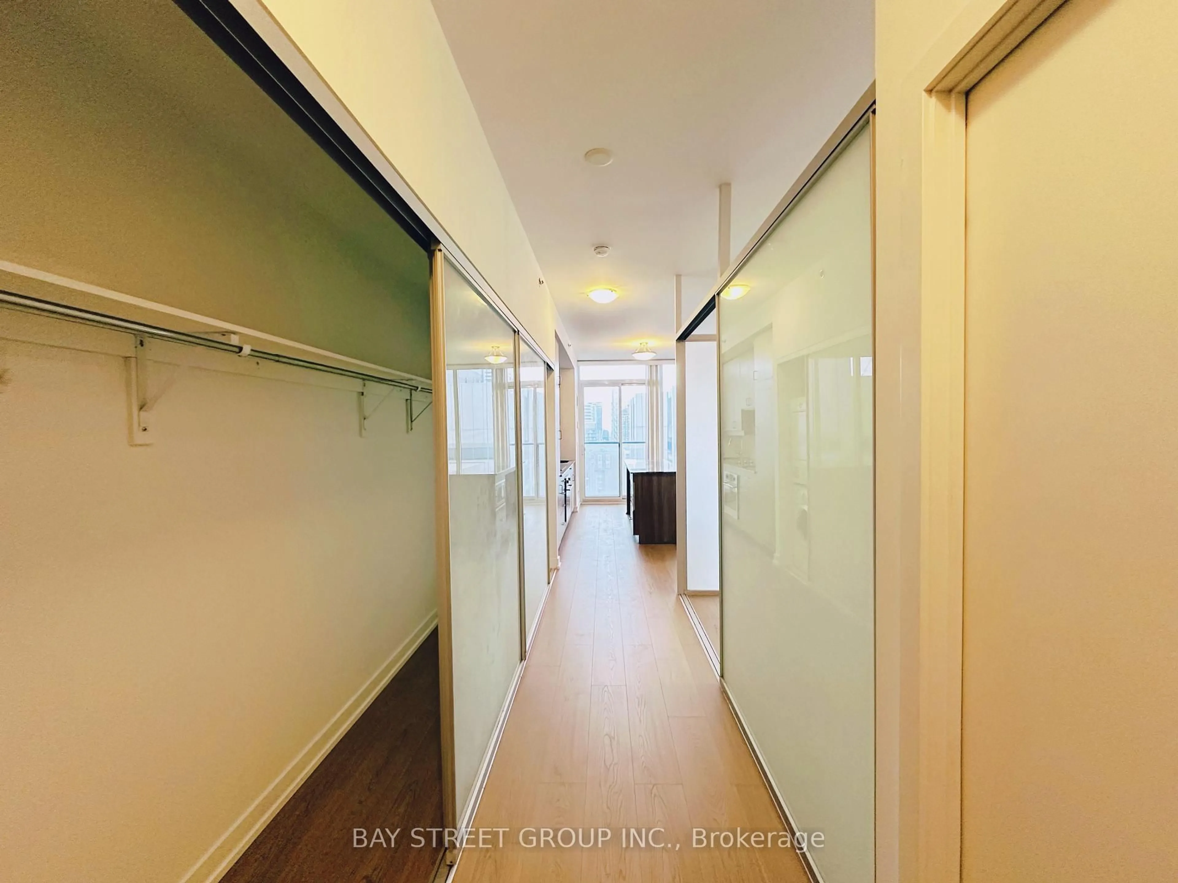Indoor foyer for 426 University Ave #2909, Toronto Ontario M5G 1S9