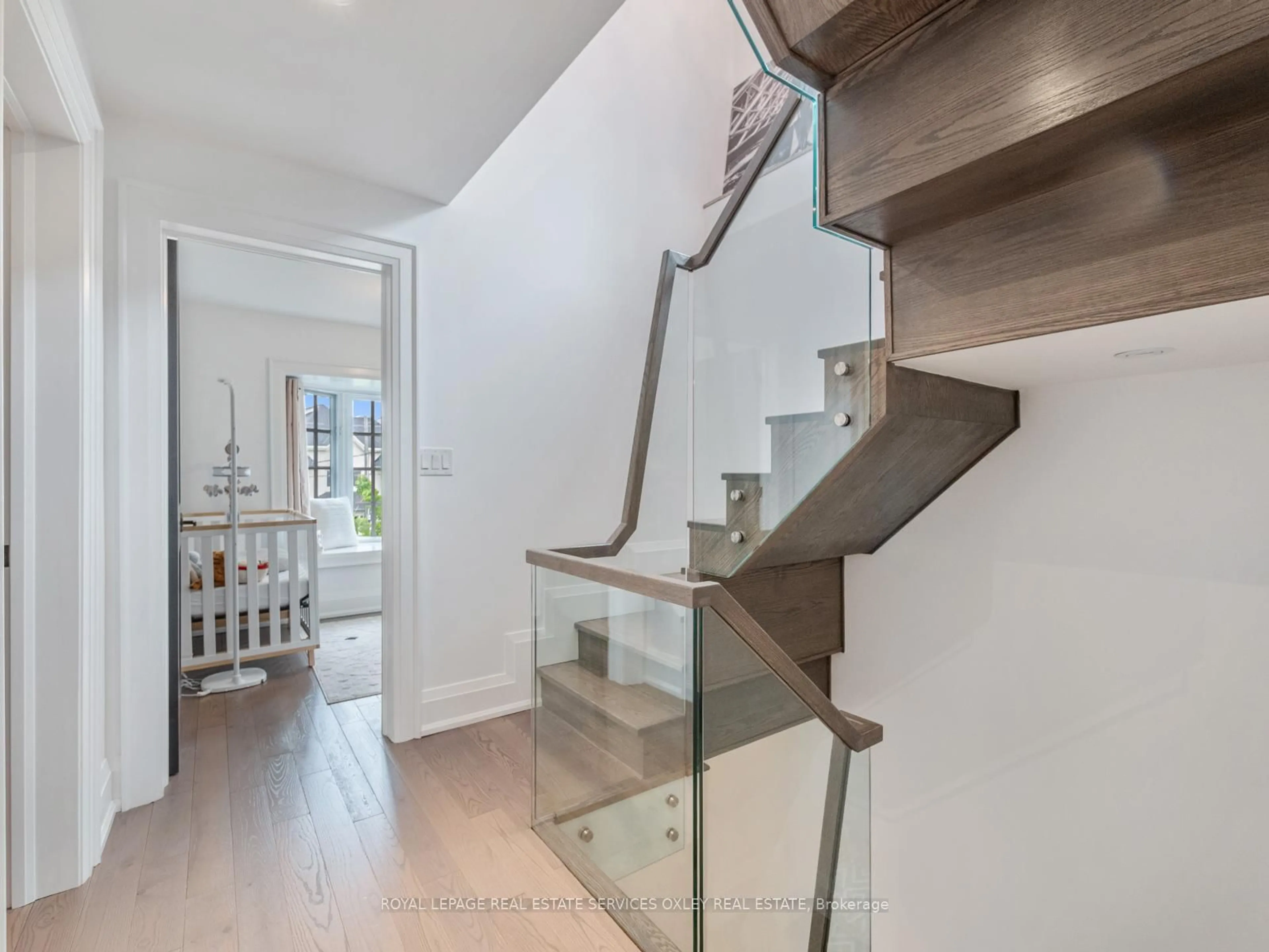 Stairs for 7 Poplar Plains Rd, Toronto Ontario M4V 2M7