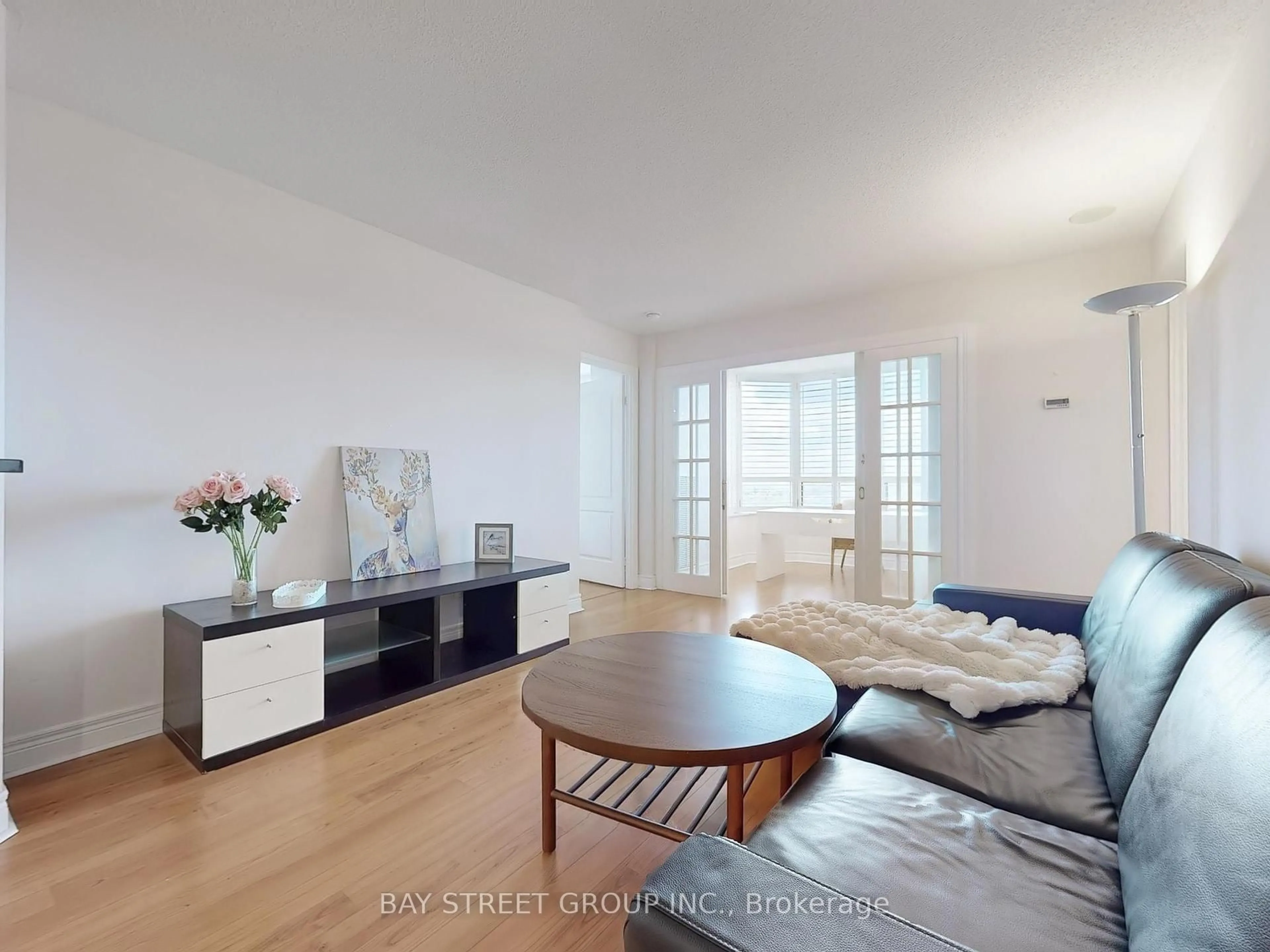 Living room with furniture, unknown for 5418 Yonge St #1907, Toronto Ontario M2N 6X4