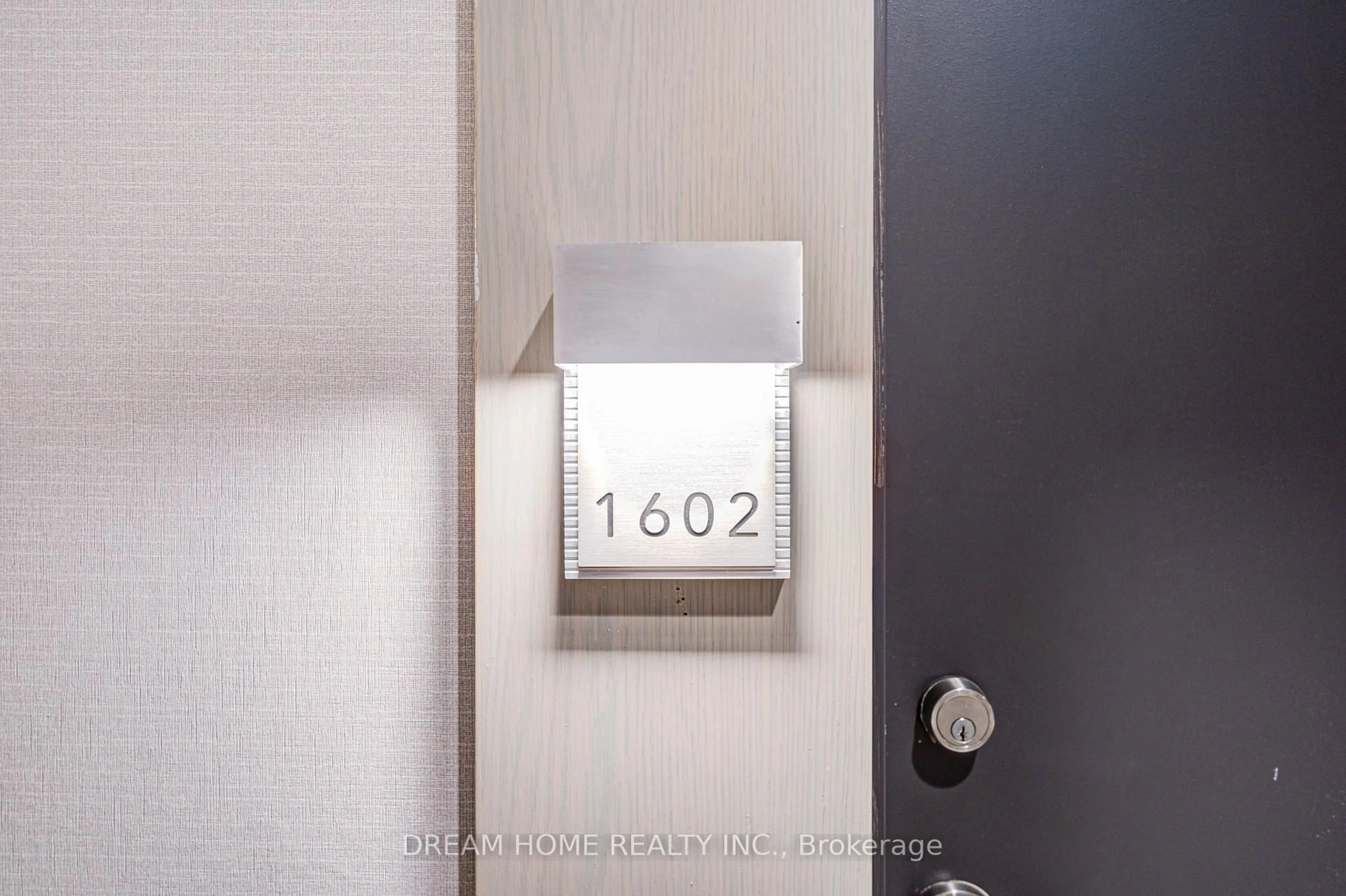 Indoor entryway for 7 Golden Lion Hts #N1602, Toronto Ontario M2M 0C1