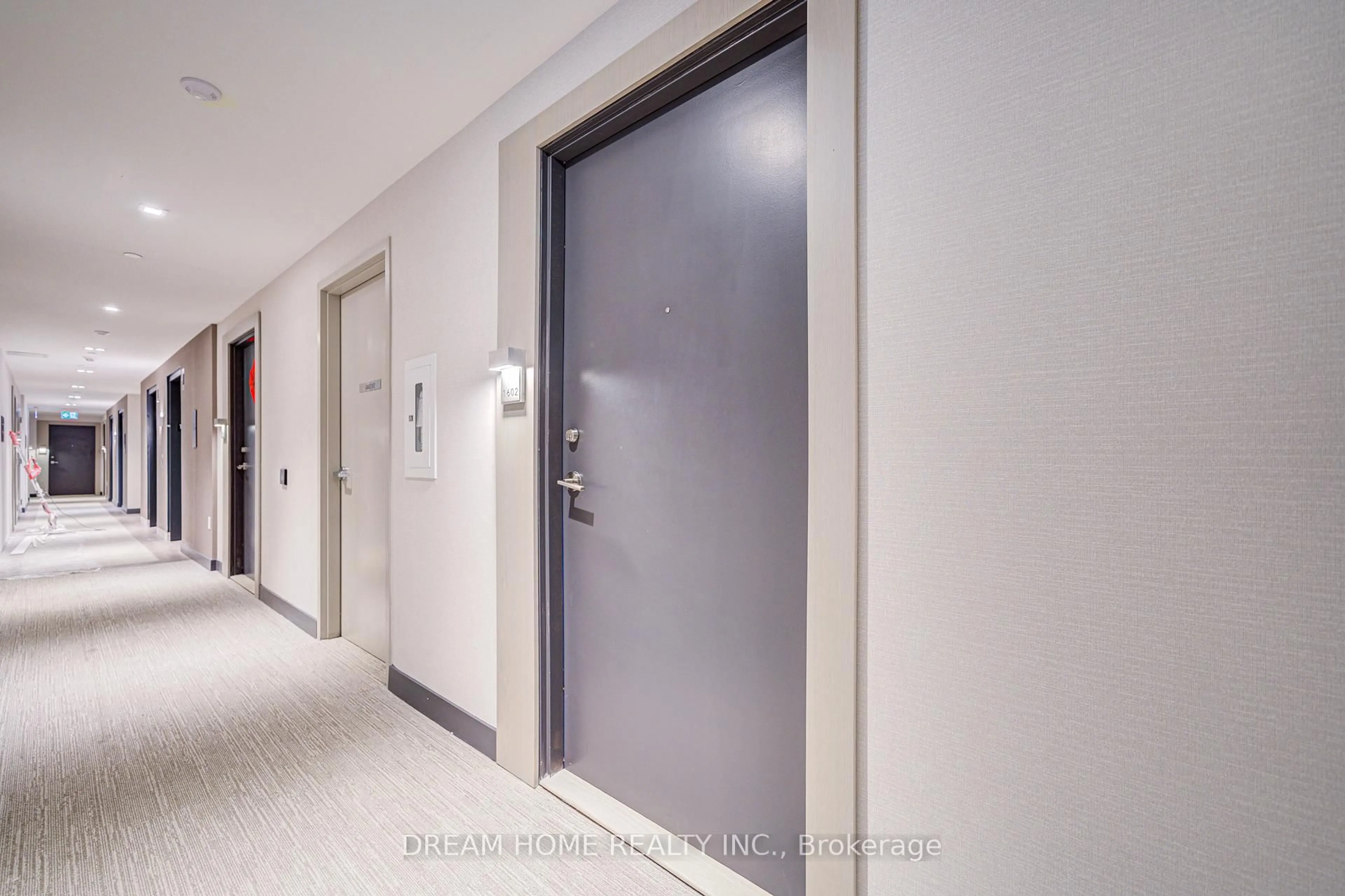 Indoor foyer for 7 Golden Lion Hts #N1602, Toronto Ontario M2M 0C1