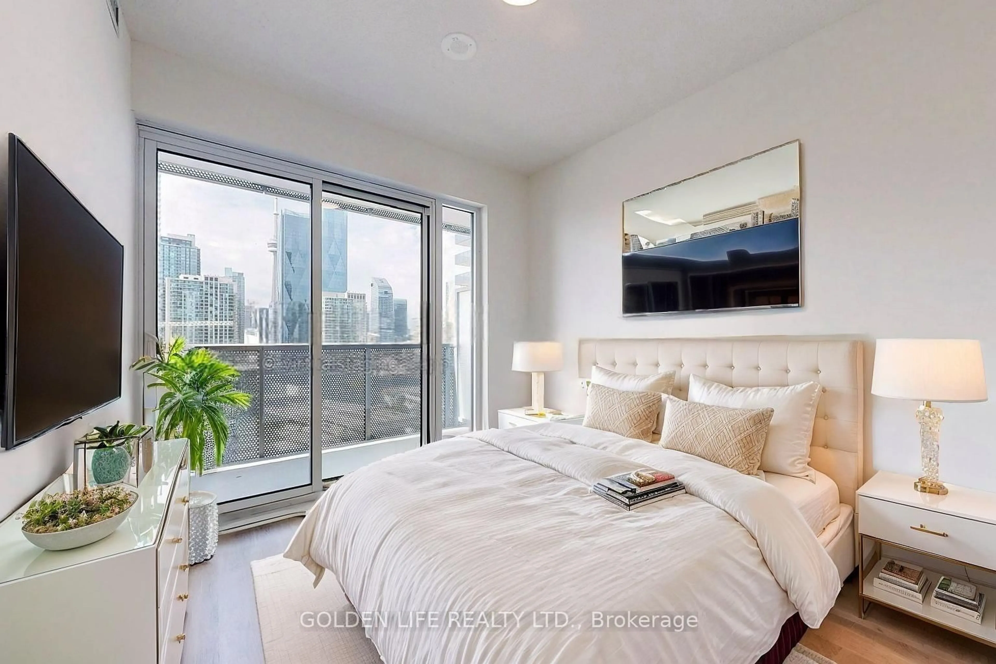 Bedroom with bed, wood/laminate floor for 138 Downes St #2511, Toronto Ontario M5E 0E4