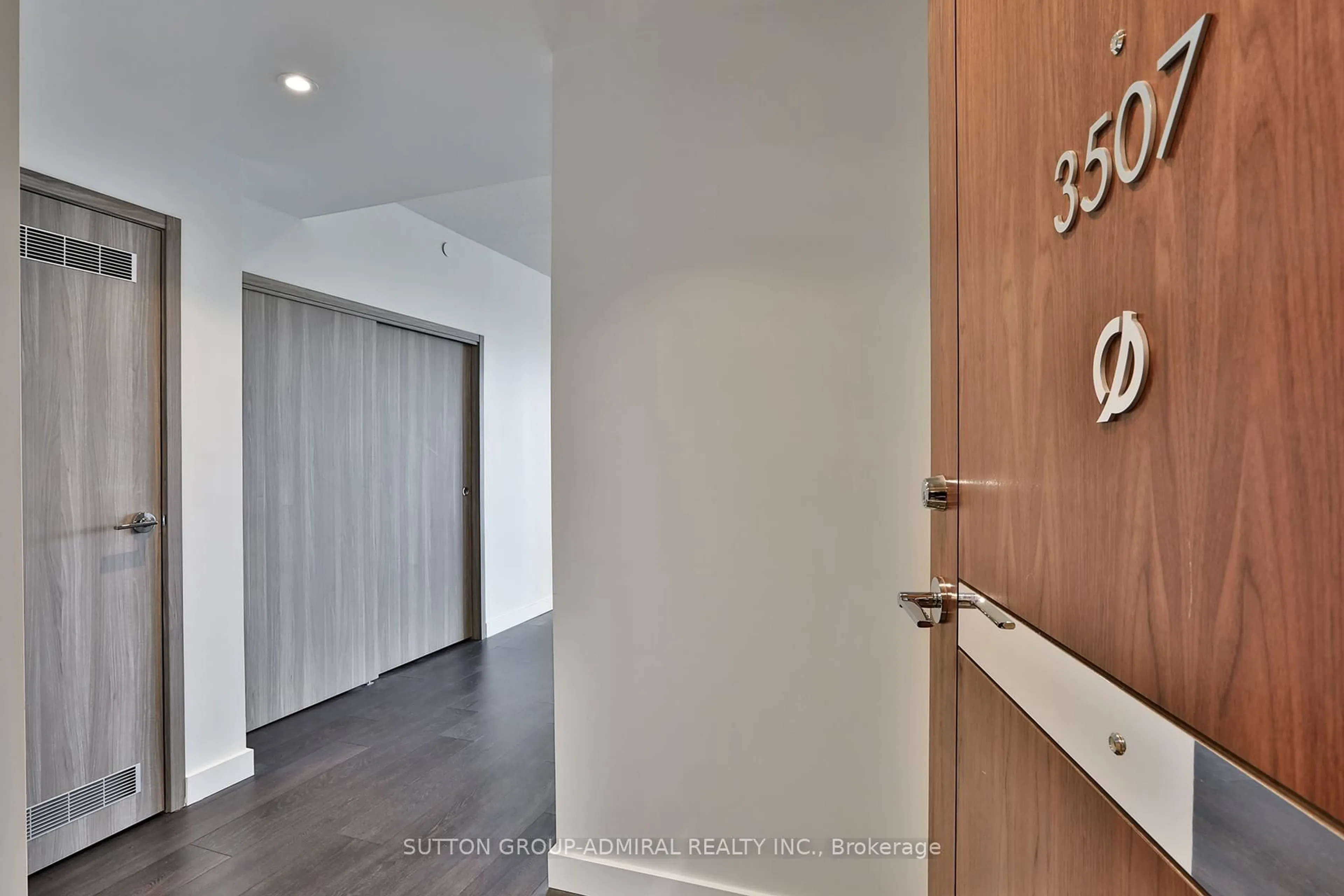 Indoor entryway for 85 McMahon Dr #3507, Toronto Ontario M2K 0H1