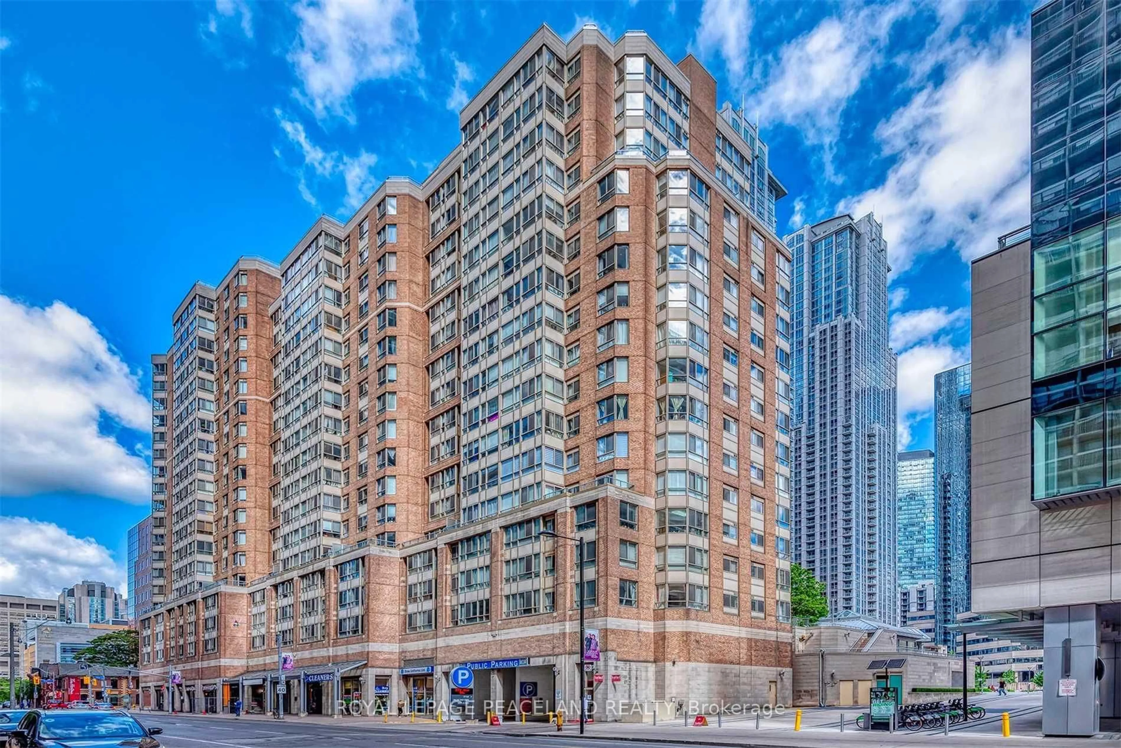 Patio, unknown for 44 Gerrard St #704, Toronto Ontario M5B 1W7