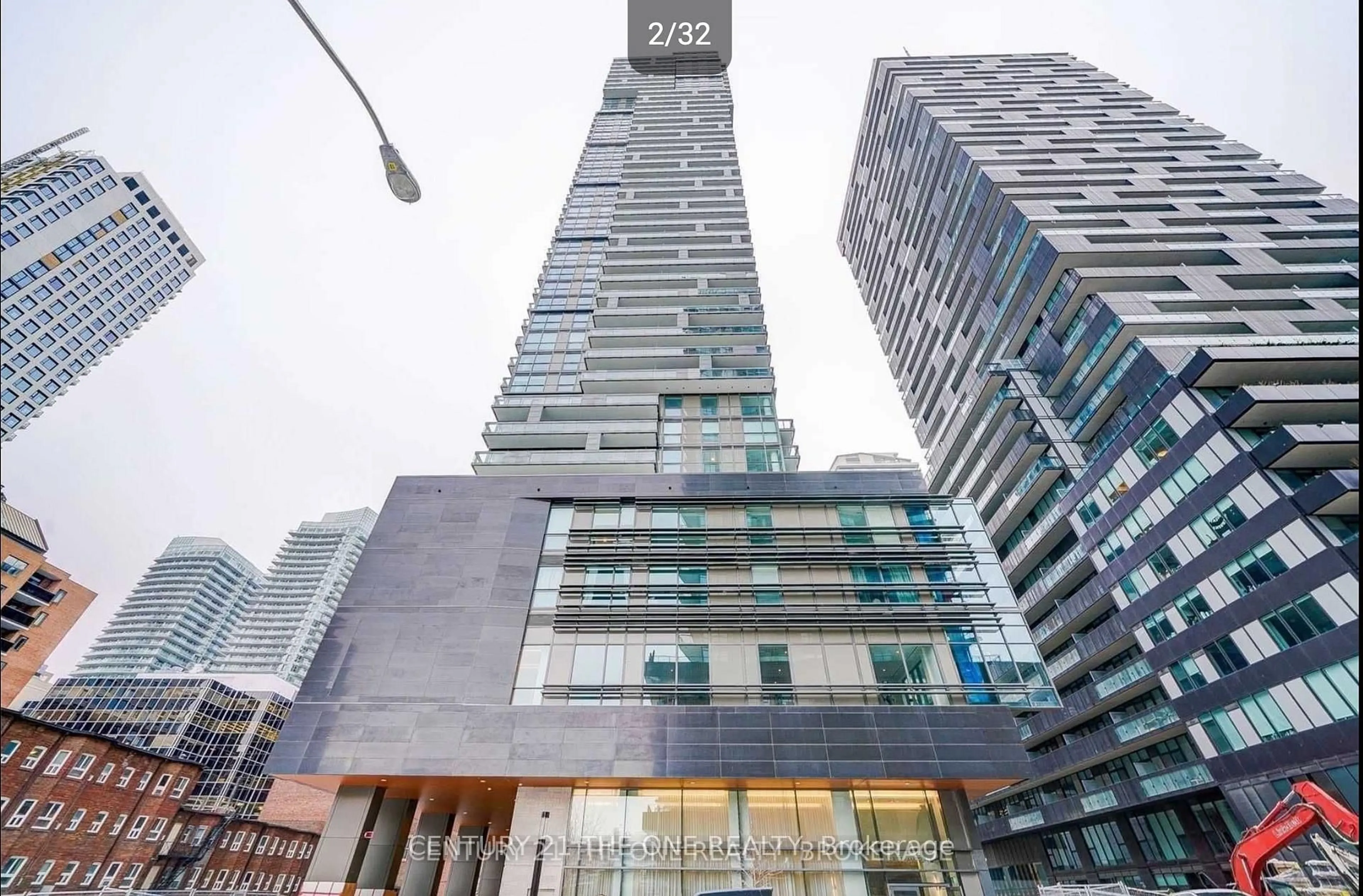 Indoor foyer for 39 Roehampton Ave #4110, Toronto Ontario M4P 0G1
