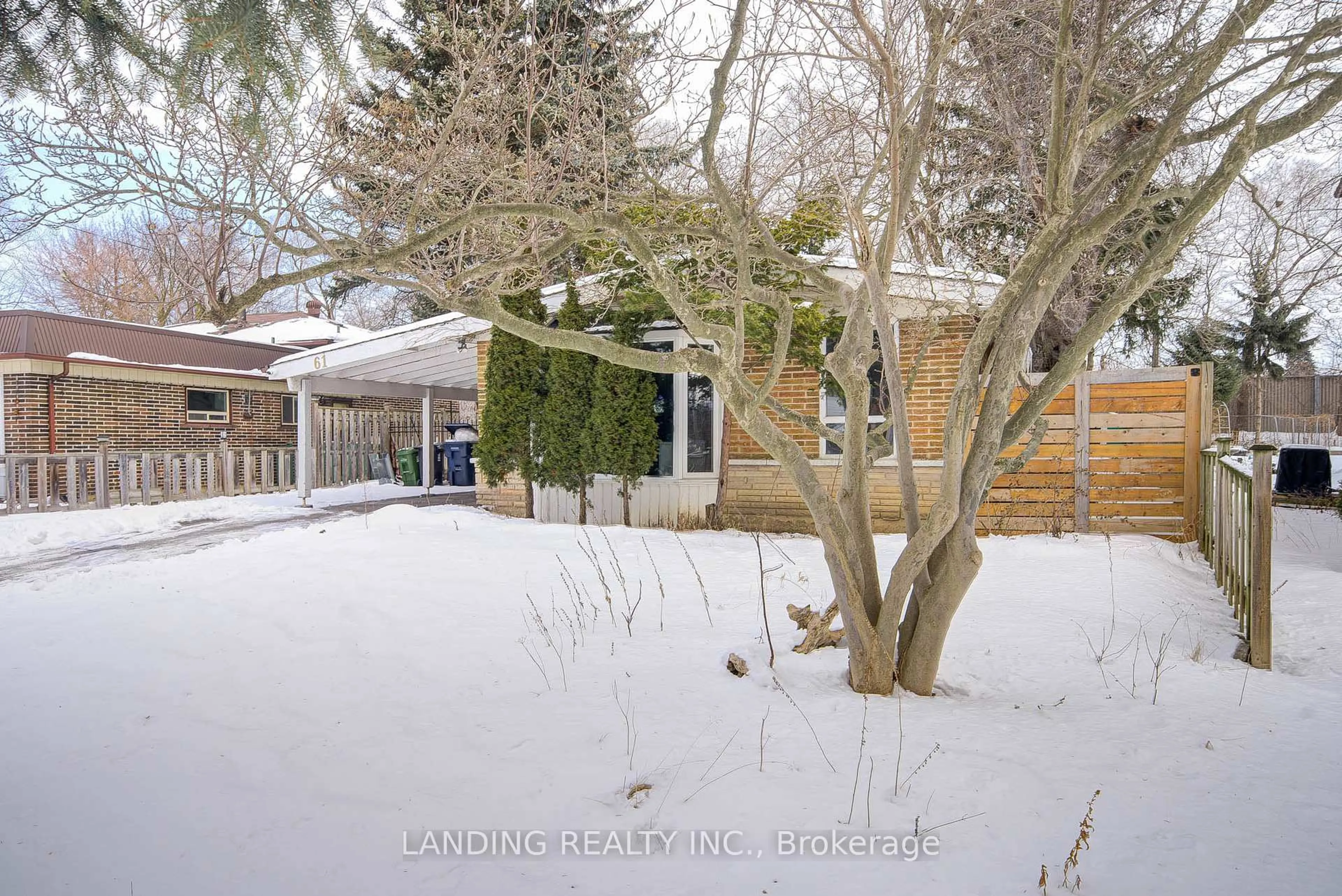 A pic from outside/outdoor area/front of a property/back of a property/a pic from drone, street for 61 Kingslake Rd, Toronto Ontario M2J 3E4