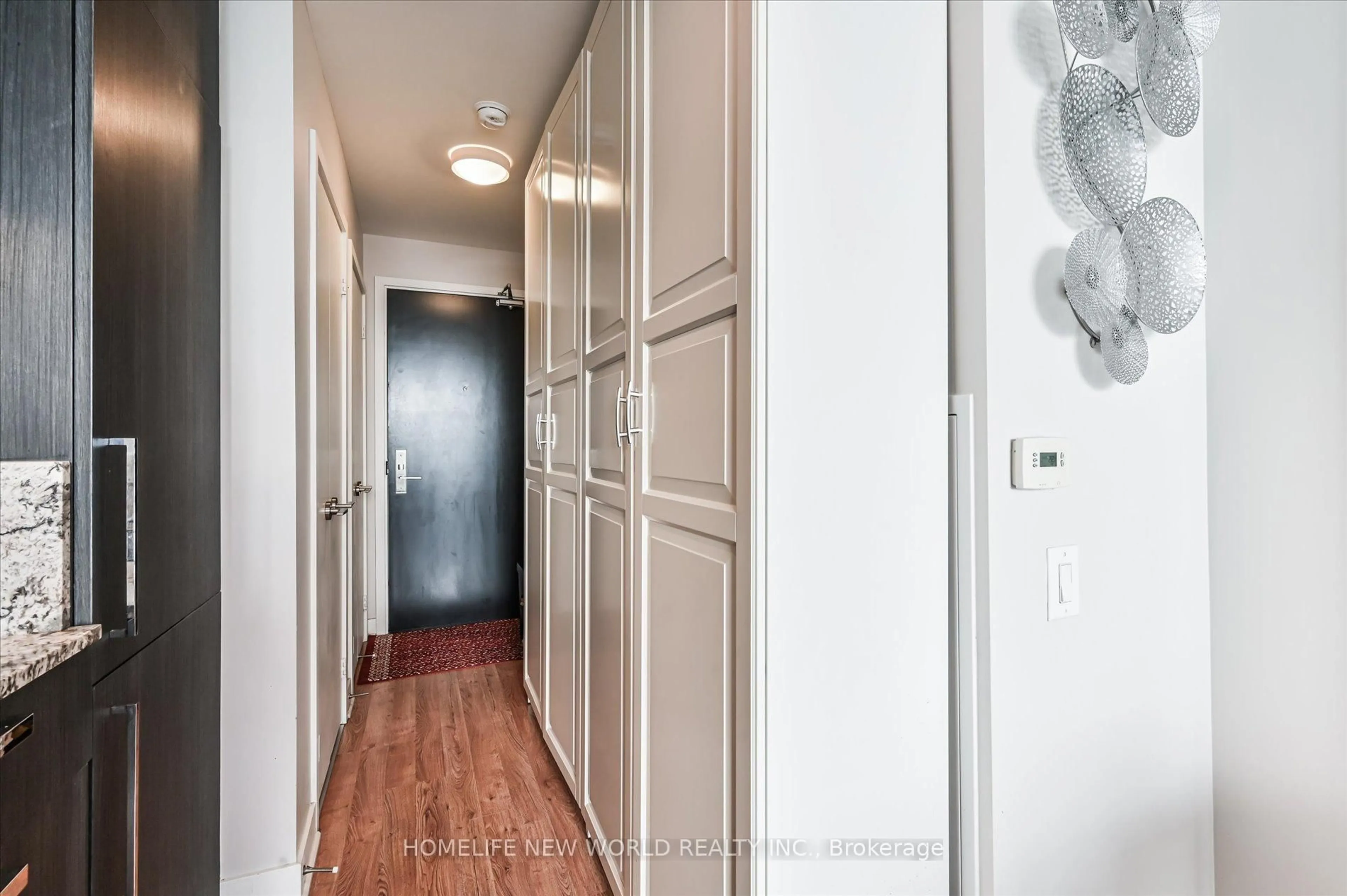 Indoor entryway for 290 Adelaide St #2903, Toronto Ontario M5V 1P6