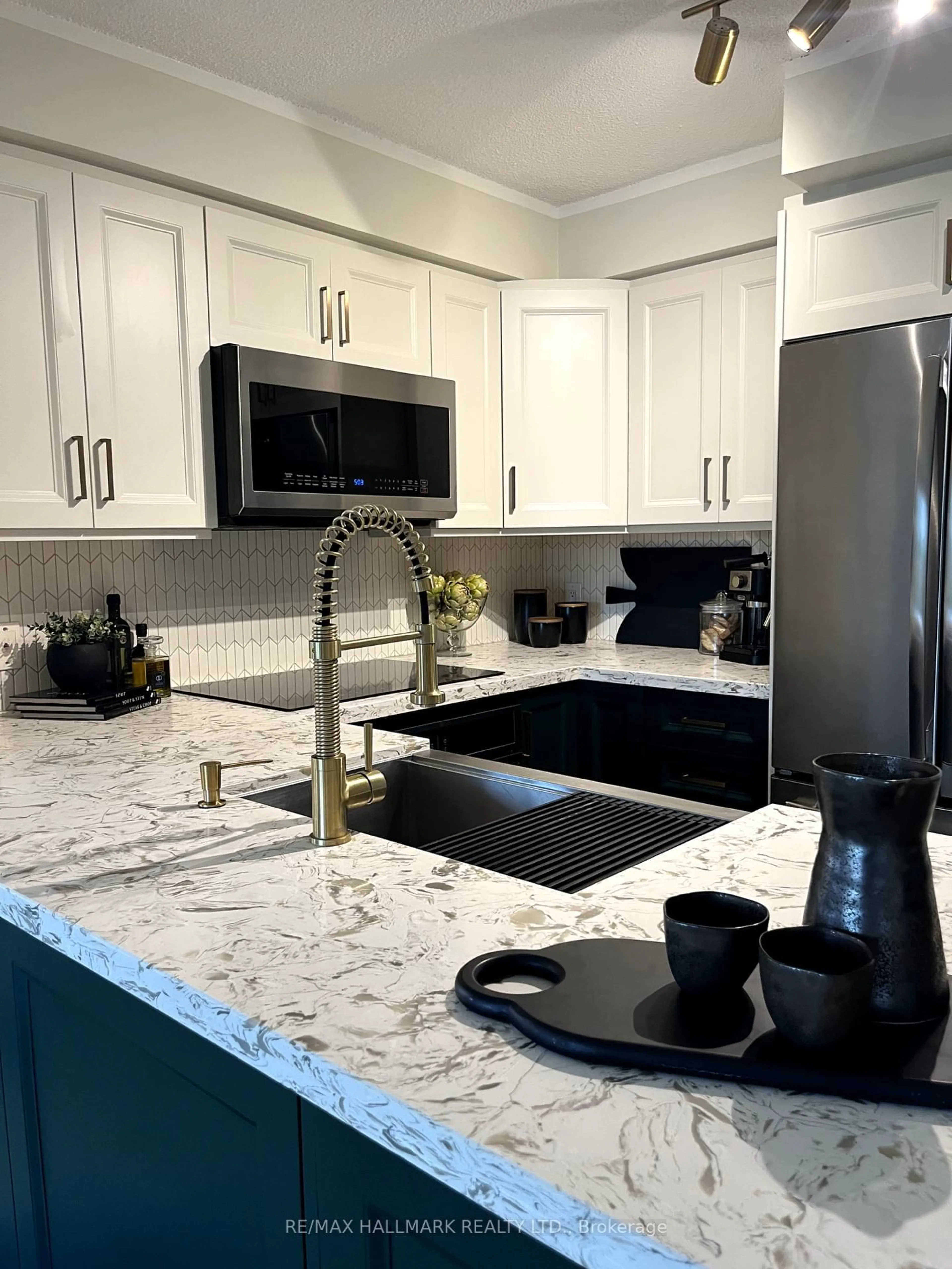 Contemporary kitchen, ceramic/tile floor for 120 Dallimore Circ #407, Toronto Ontario M3C 4J1