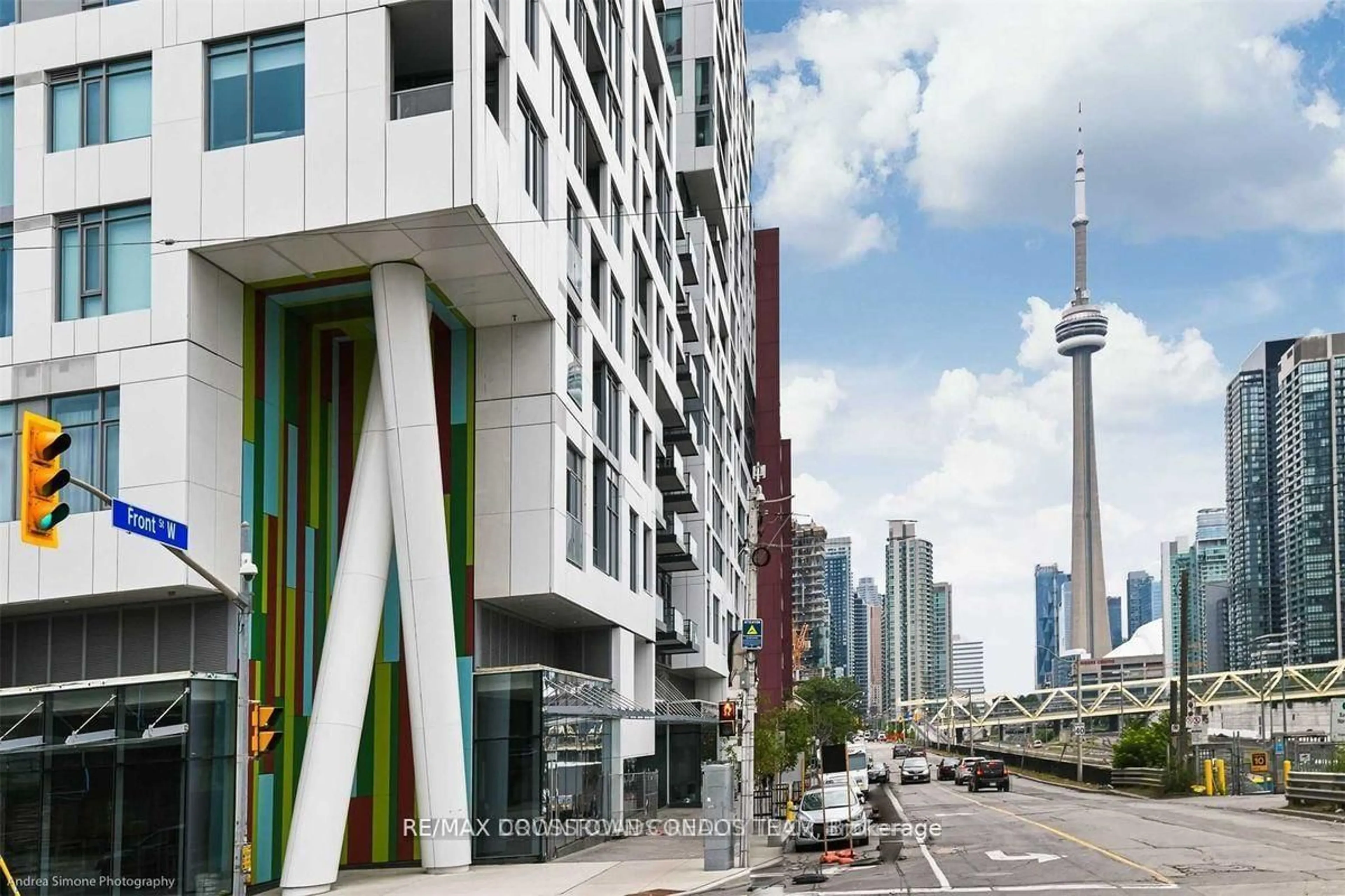 Indoor foyer for 576 Front St #602, Toronto Ontario M5V 1C1