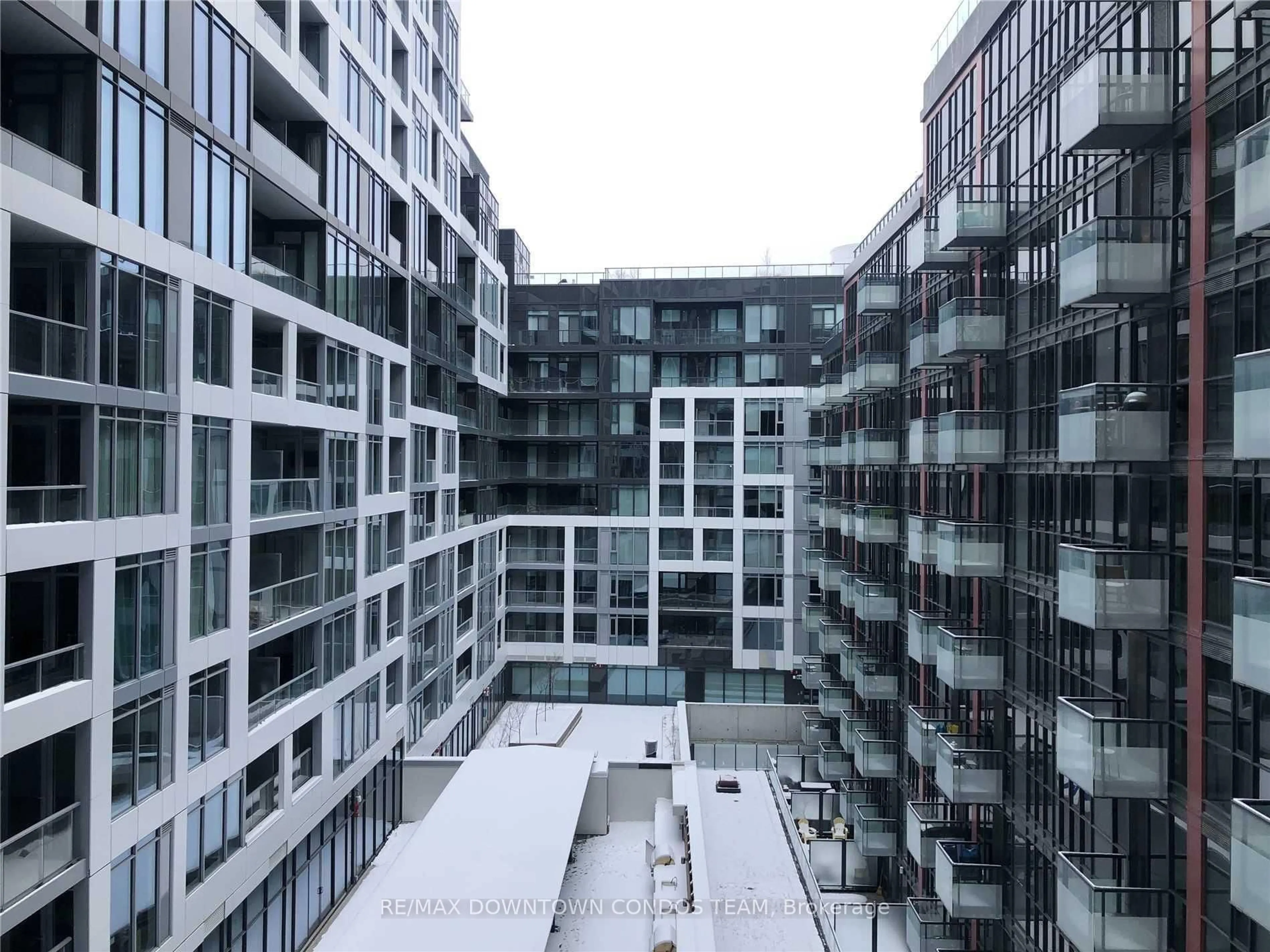 Blurry image for 576 Front St #602, Toronto Ontario M5V 1C1