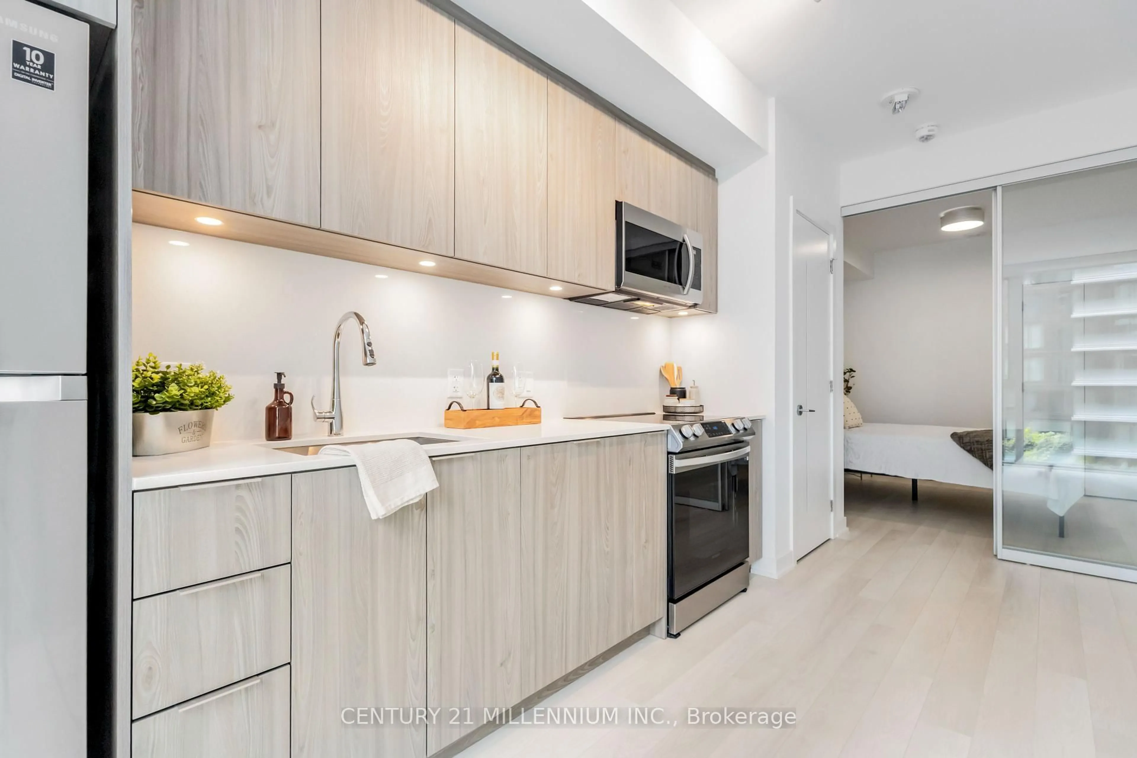 Unknown for 357 King St #905, Toronto Ontario M5V 0S7