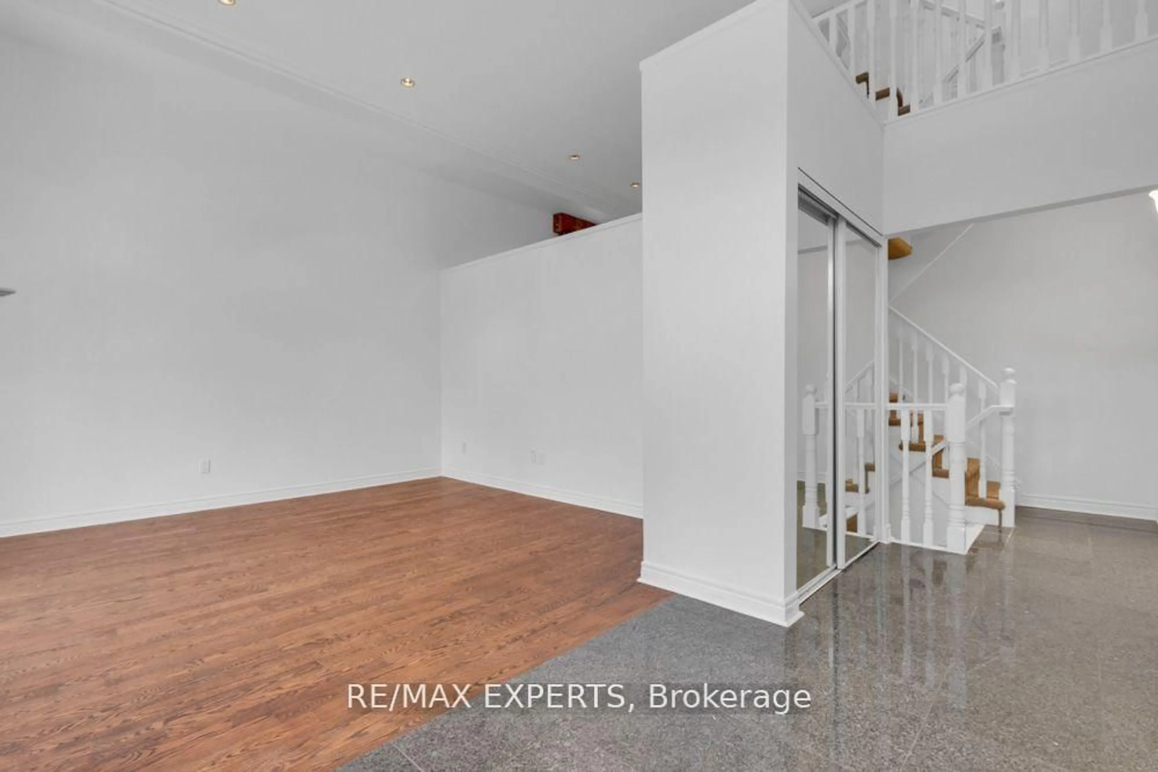 Unknown for 3348 Bayview Ave #M, Toronto Ontario M2M 3R9