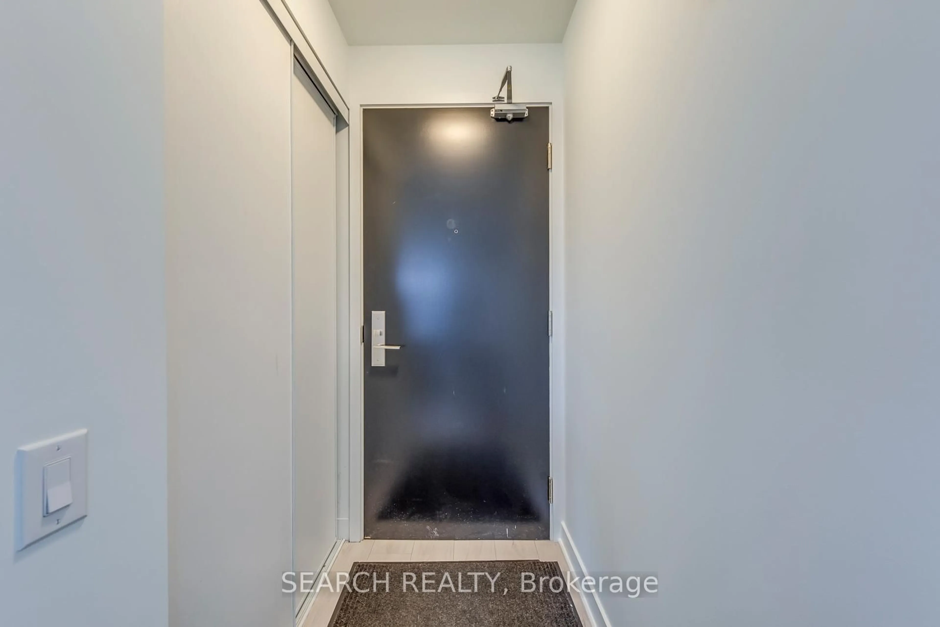 Indoor entryway for 290 Adelaide St #2010, Toronto Ontario M5V 1P7