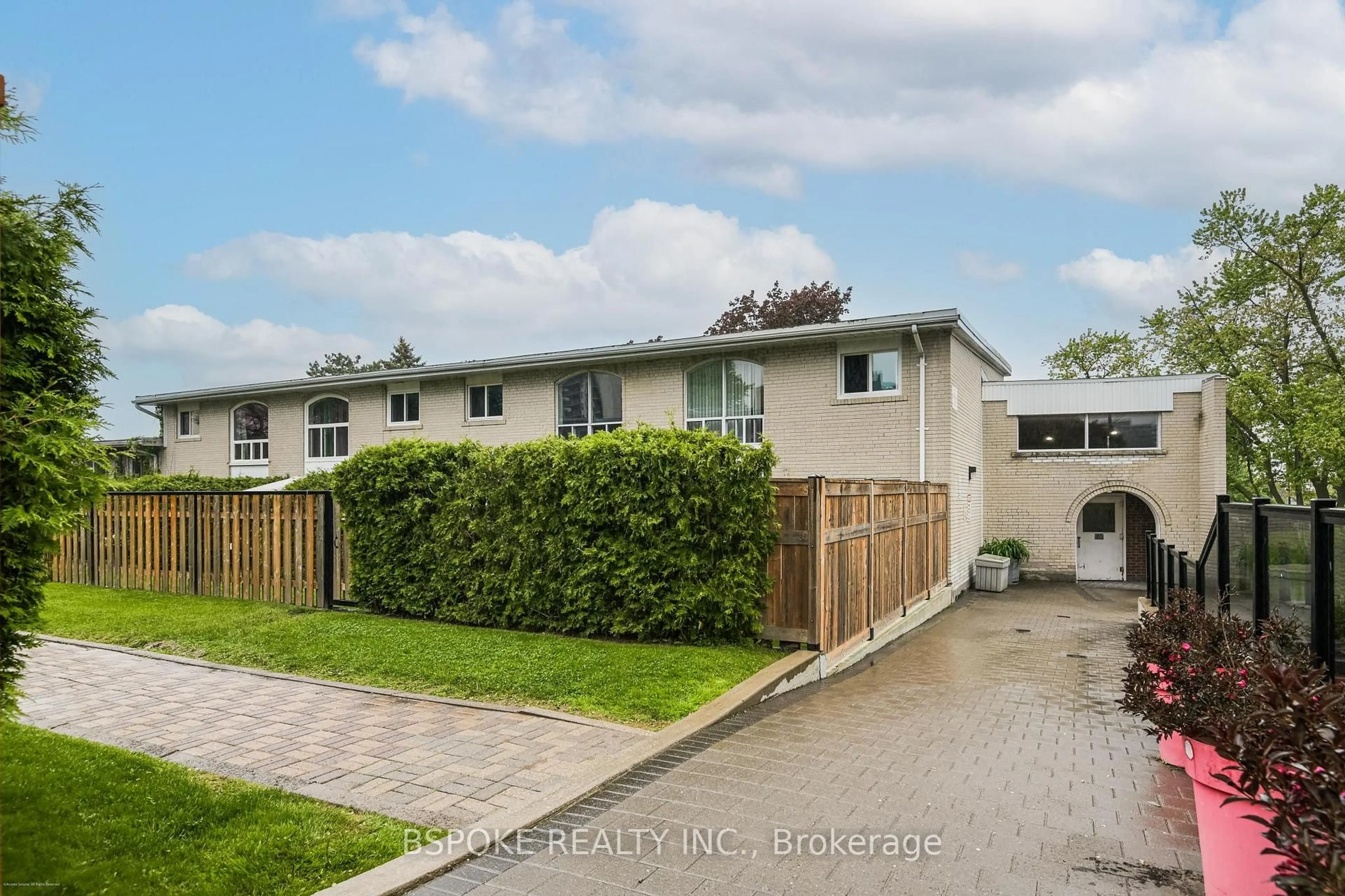 A pic from outside/outdoor area/front of a property/back of a property/a pic from drone, street for 25 Esterbrooke Ave #111, Toronto Ontario M2J 2C5