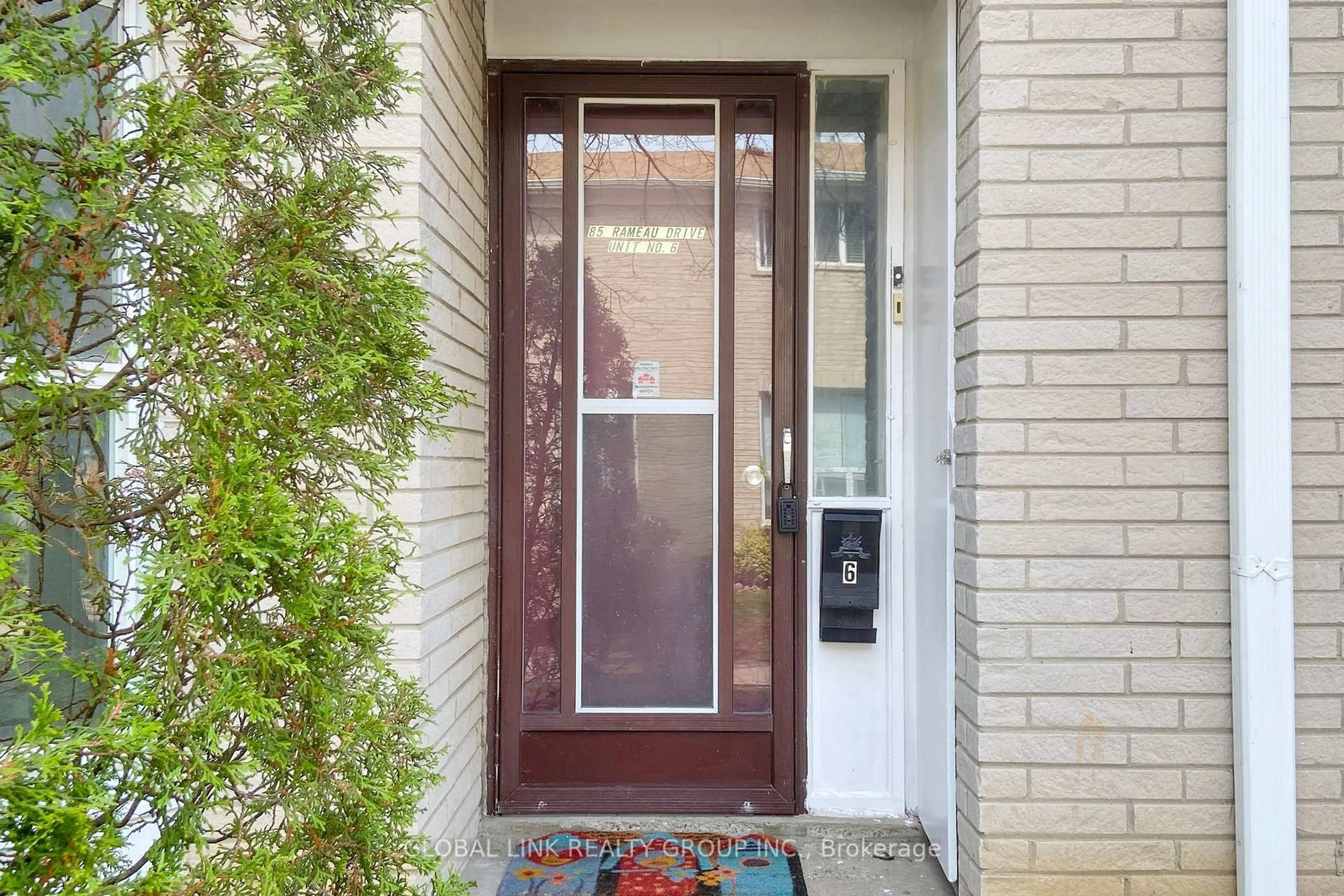 Indoor entryway for 85 Rameau Dr #6, Toronto Ontario M2H 1T6