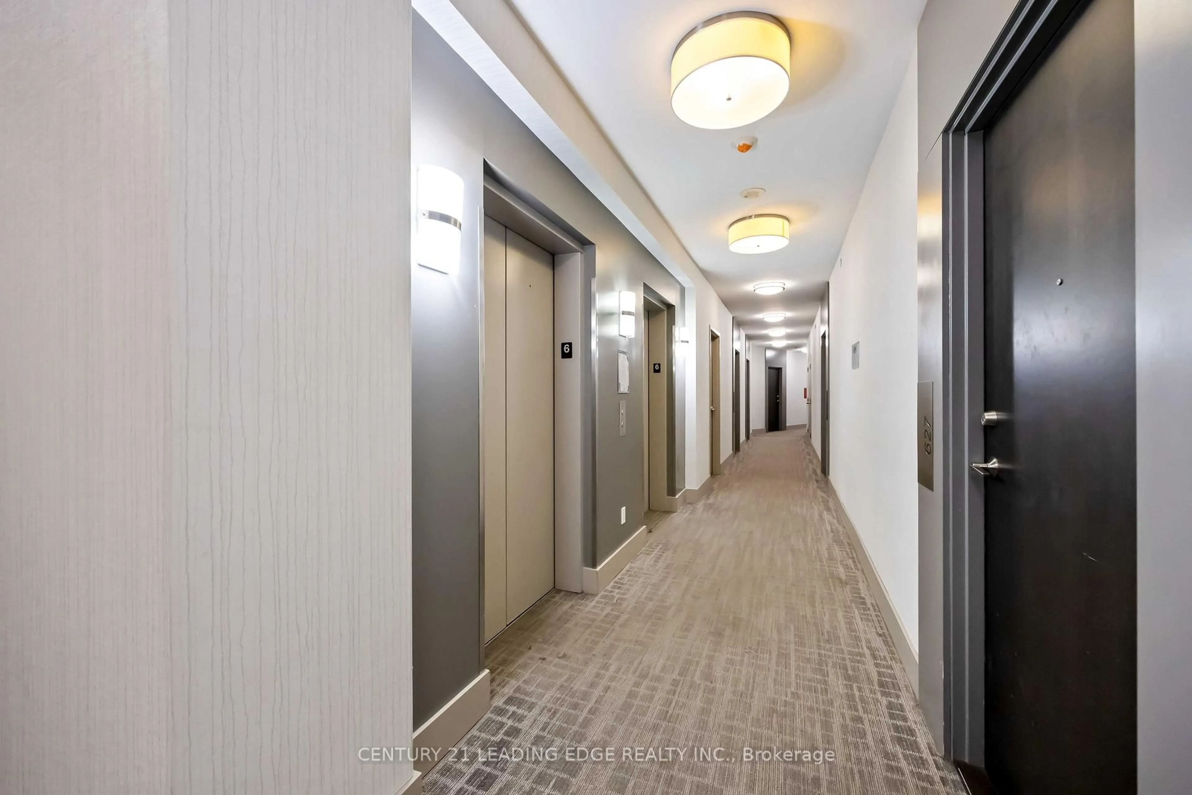 Indoor foyer for 50 Bruyeres Mews #619, Toronto Ontario M5V 0H8