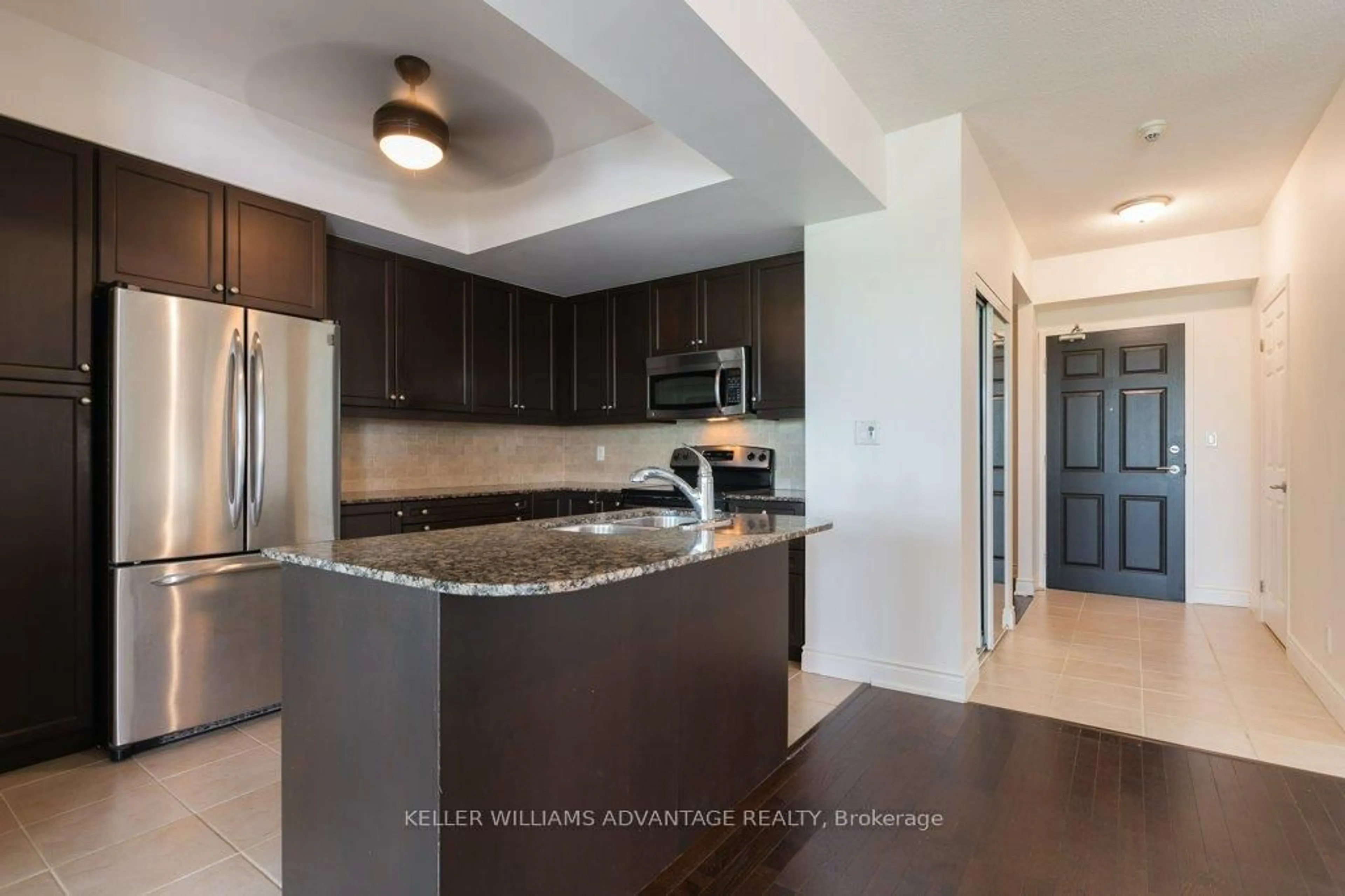 Open concept kitchen, ceramic/tile floor for 650 Mount Pleasant Rd #512, Toronto Ontario M4S 2N5