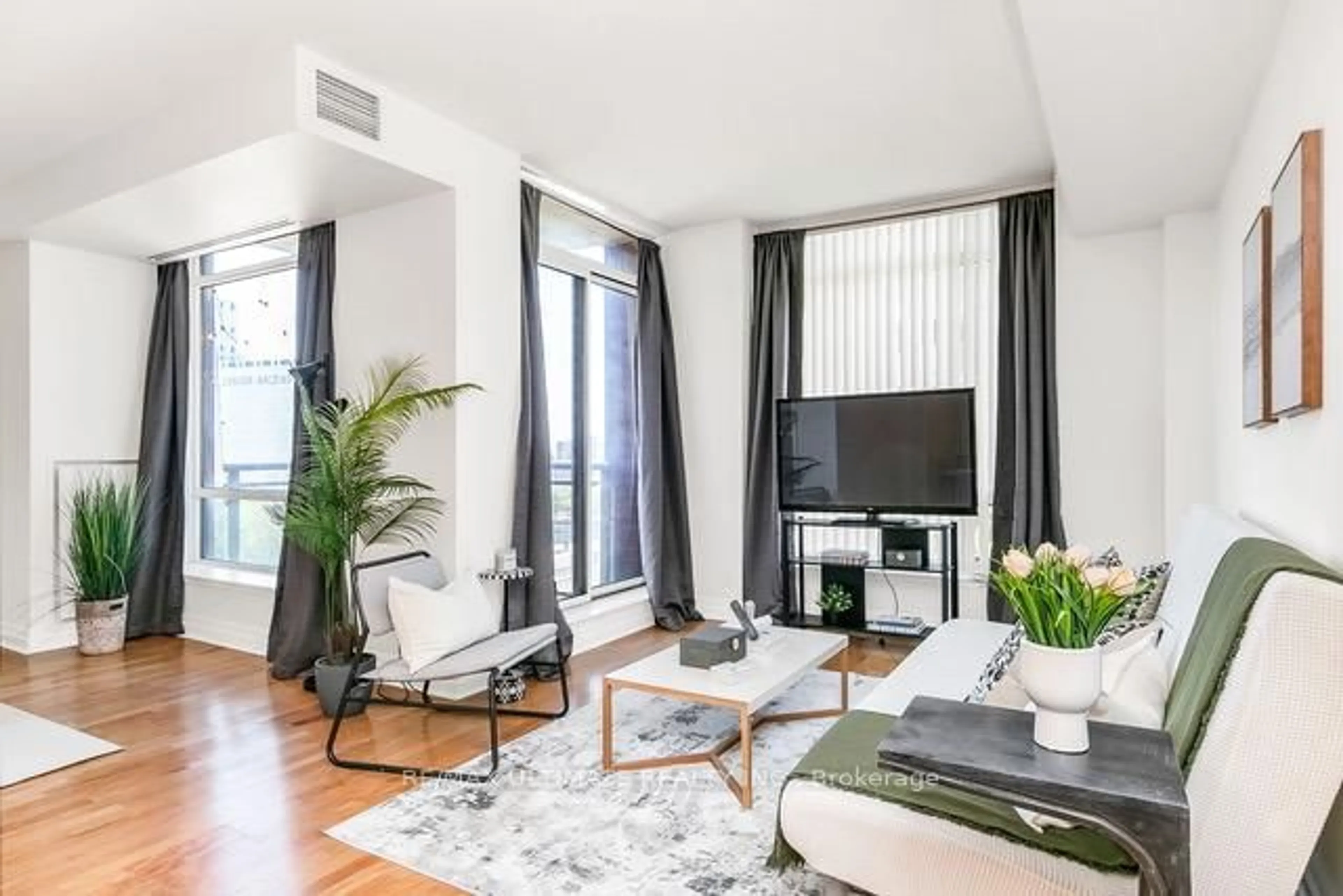 Living room with furniture, unknown for 500 Queens Quay #607, Toronto Ontario M5V 3K8