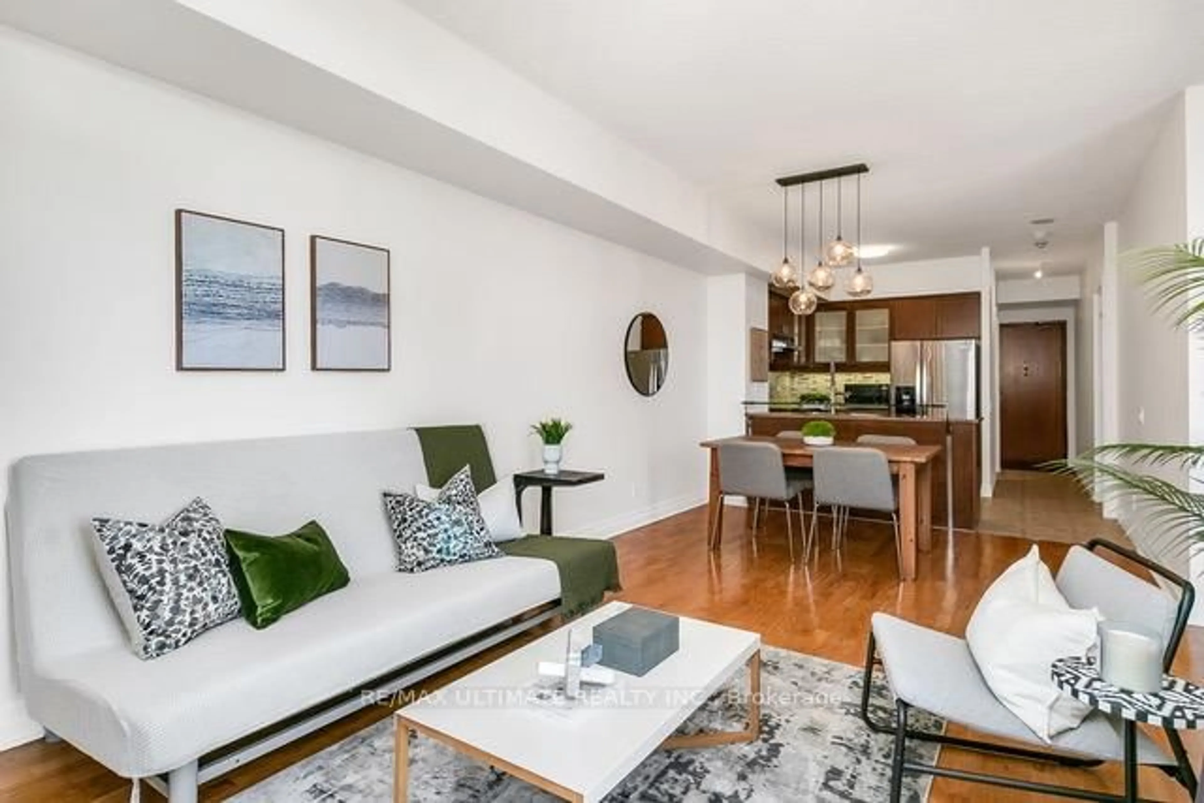 Living room with furniture, wood/laminate floor for 500 Queens Quay #607, Toronto Ontario M5V 3K8