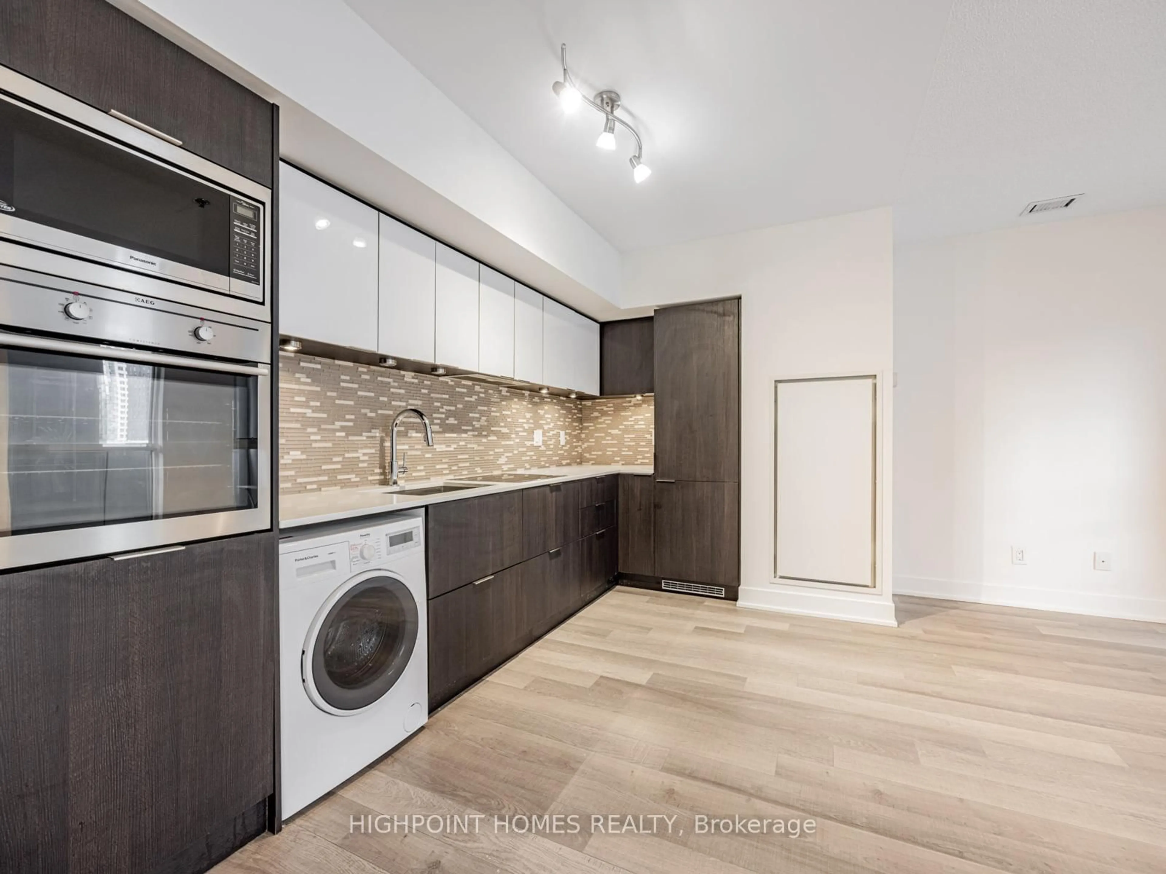 Unknown for 318 Richmond St #909, Toronto Ontario M5V 0B4