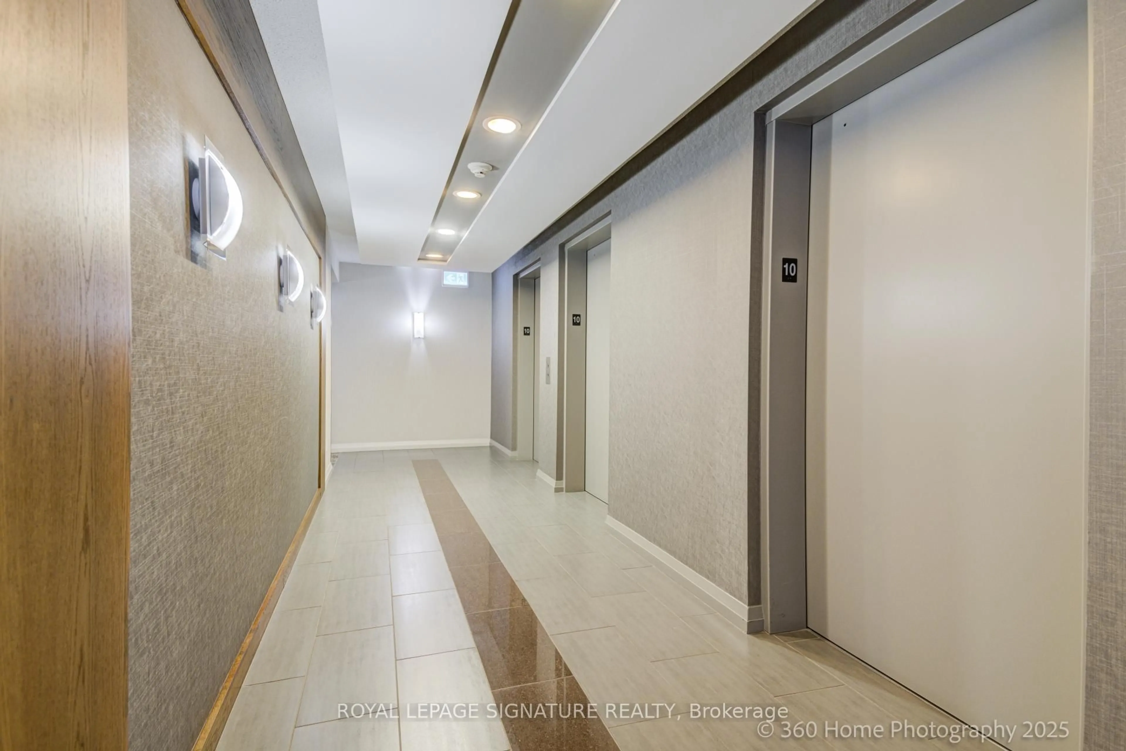 Indoor foyer for 763 Bay St #1015, Toronto Ontario M5G 2R3