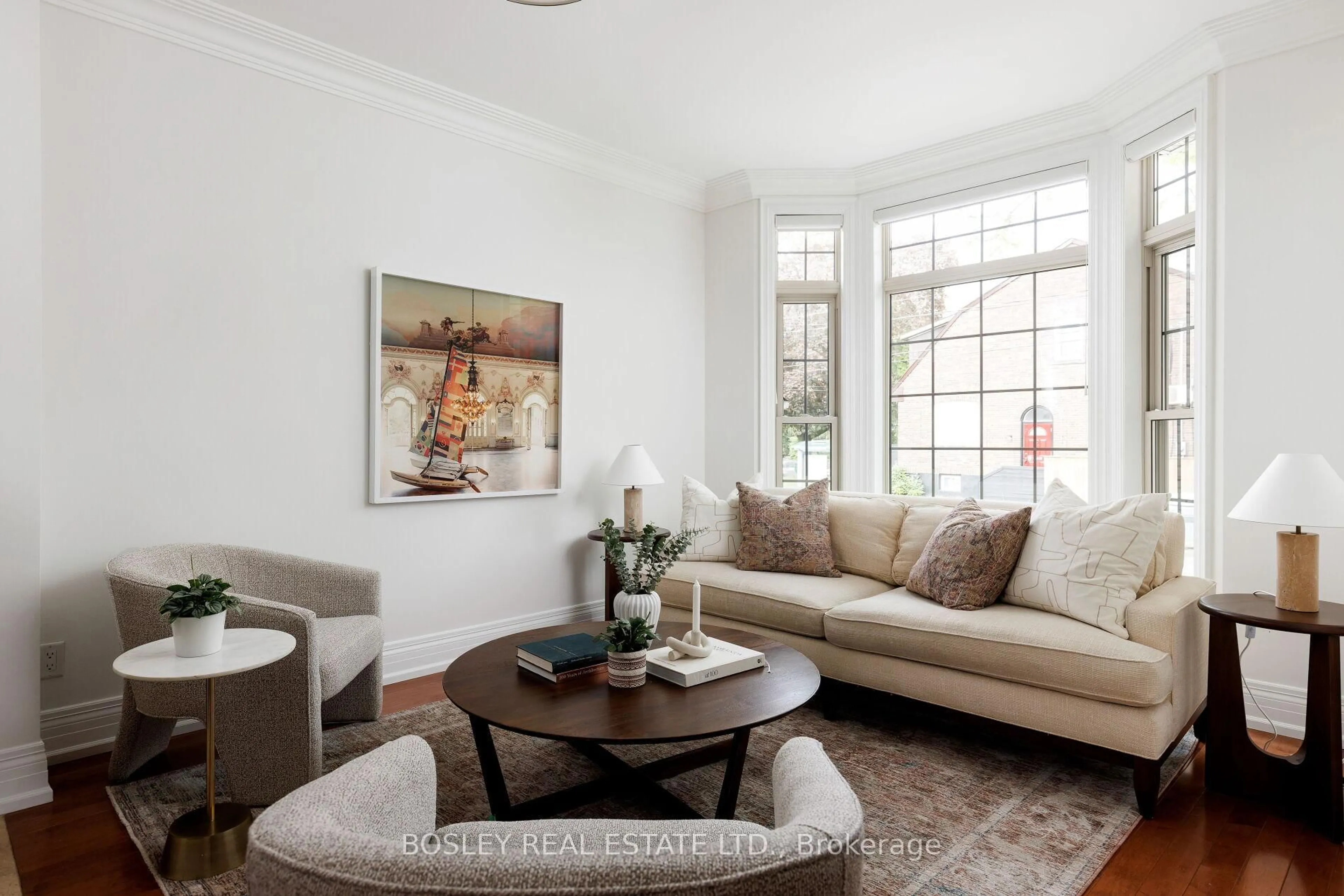 Living room with furniture, unknown for 485 Davisville Ave, Toronto Ontario M4S 1J2