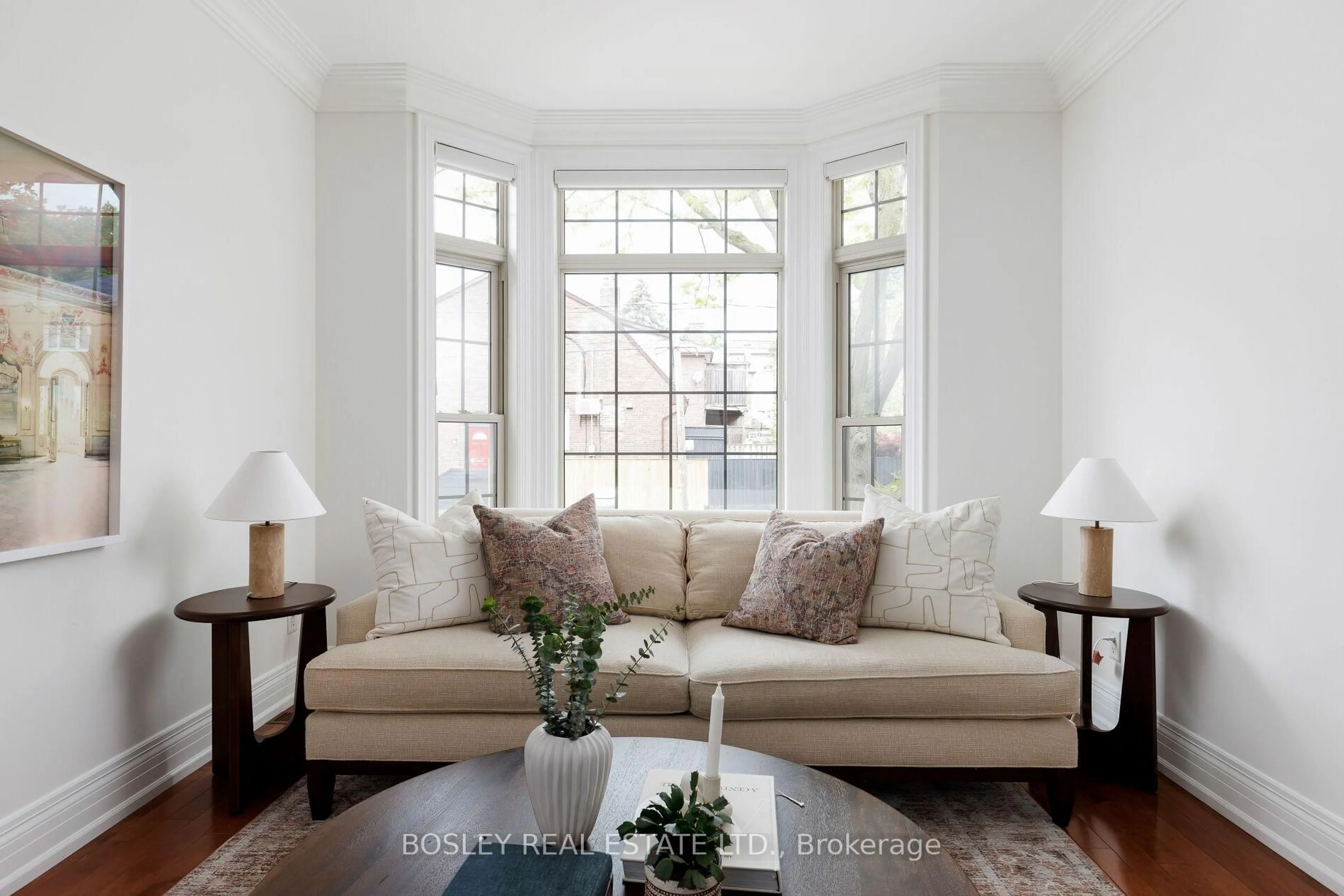 Living room with furniture, unknown for 485 Davisville Ave, Toronto Ontario M4S 1J2