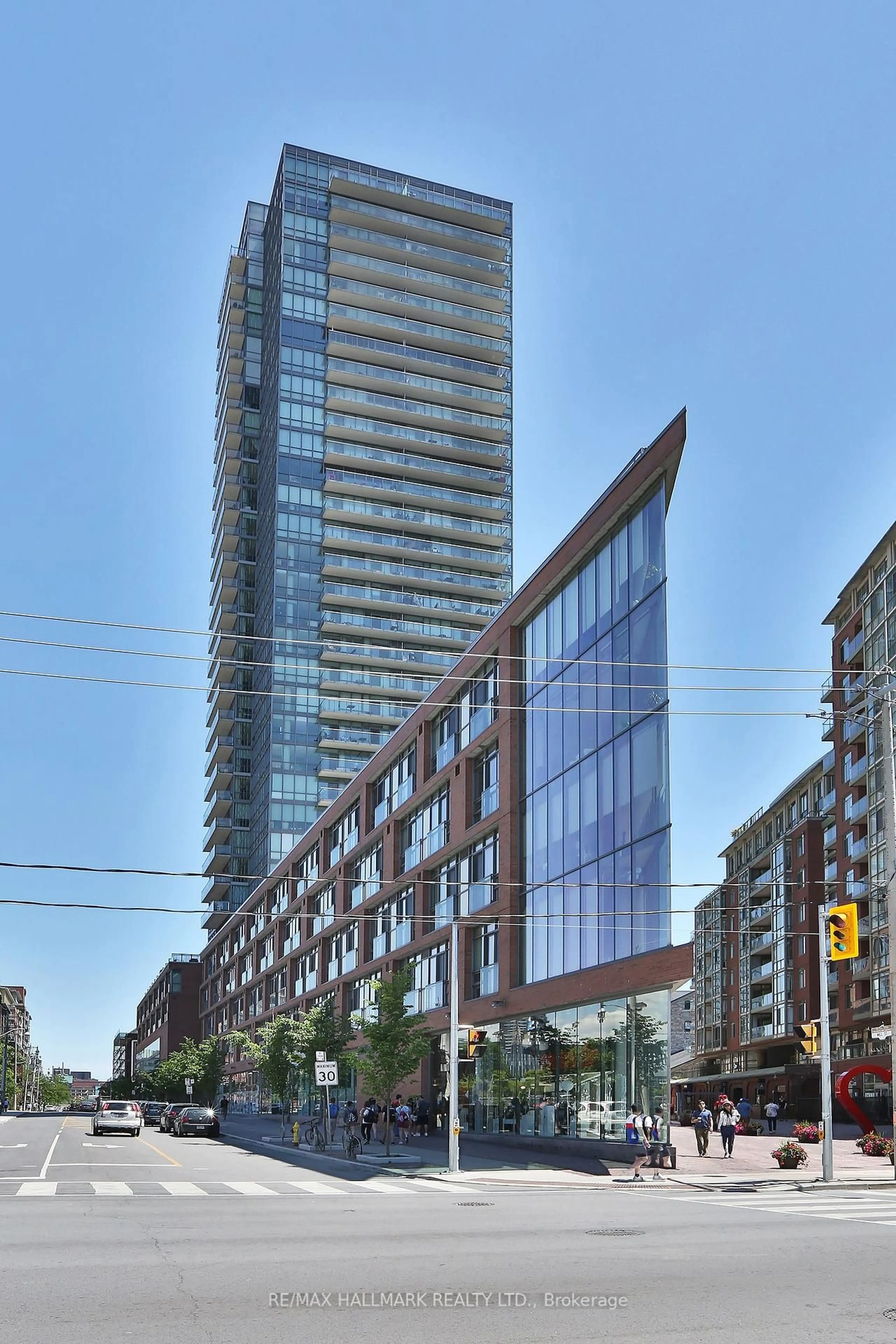 Indoor foyer for 33 Mill St #817, Toronto Ontario M5A 3R3