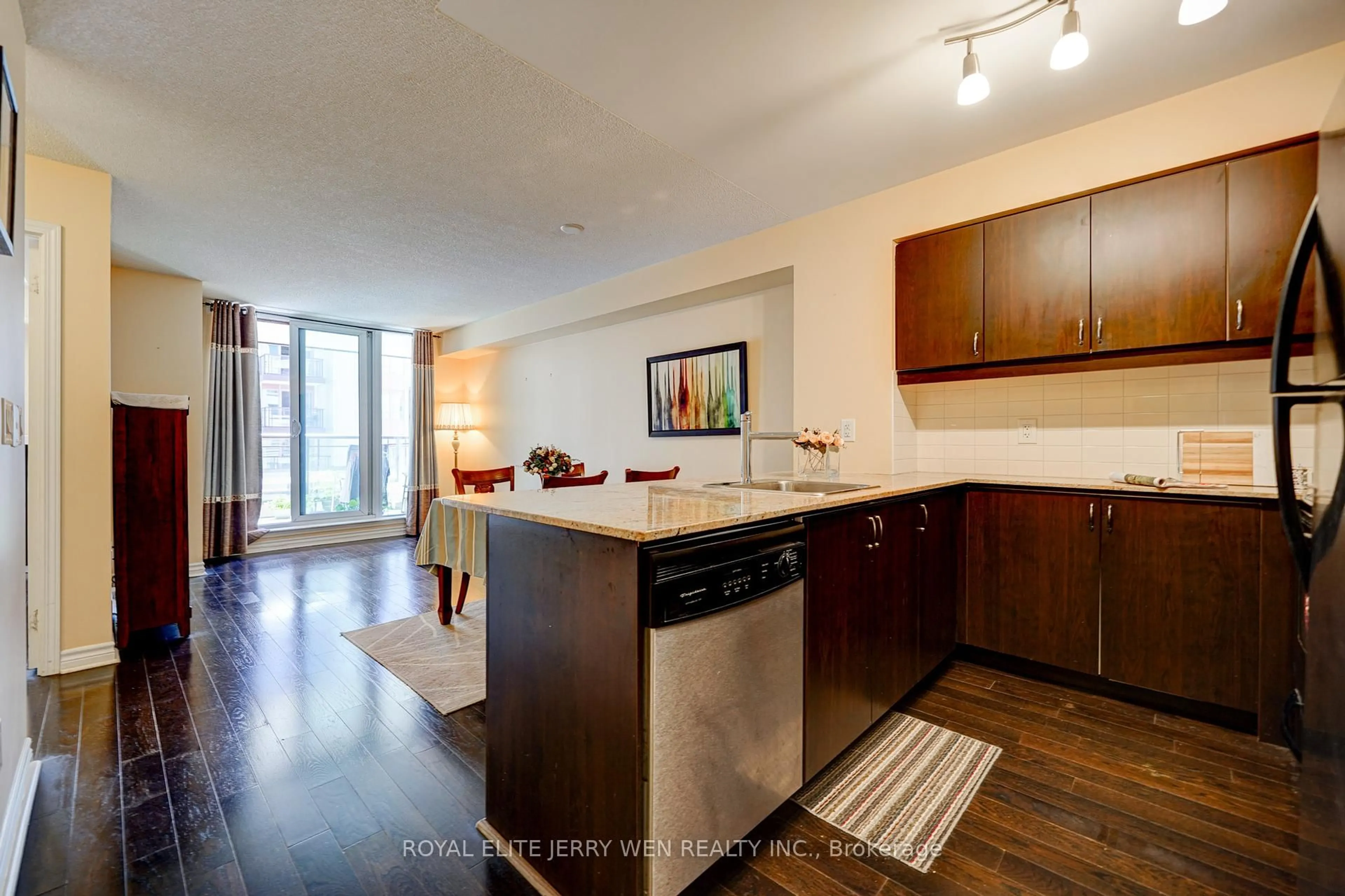 Open concept kitchen, wood/laminate floor for 27 Rean Dr #304, Toronto Ontario M2K 0A6